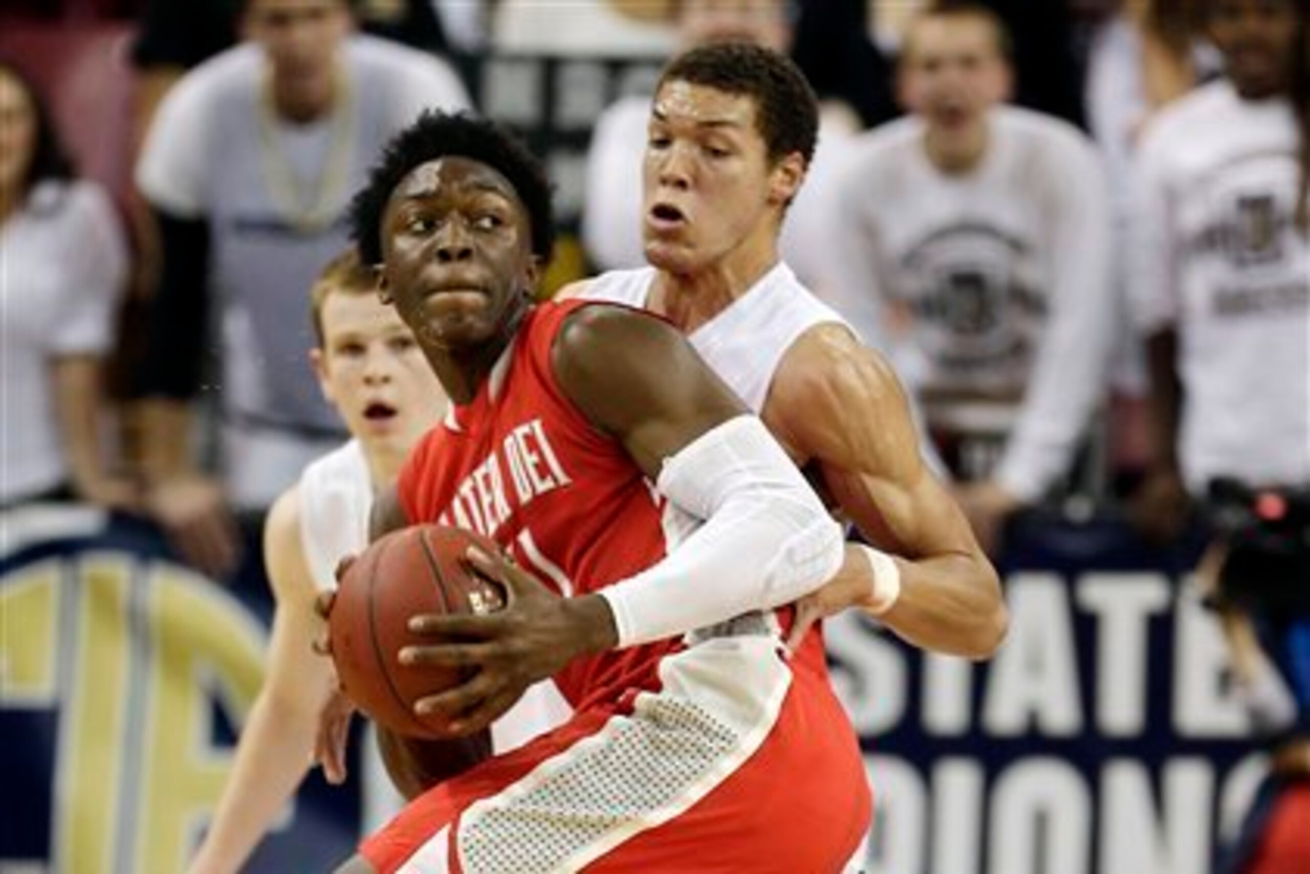Stanley Johnson posts up Aaron Gordon during their 2013 state championship matchup.