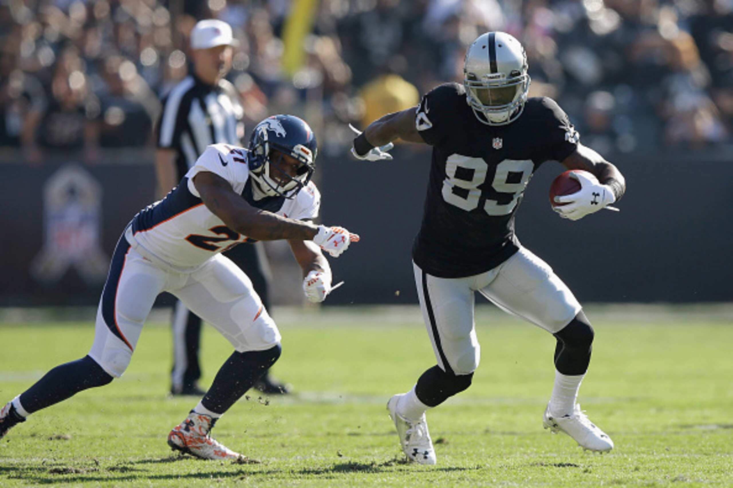 OAKLAND, CA - NOVEMBER 09: James Jones #89 of the Oakland Raiders fights off Aqib Talib #21 of the Denver Broncos in the first half at O.co Coliseum on November 9, 2014 in Oakland, California.  (Photo by Ezra Shaw/Getty Images)