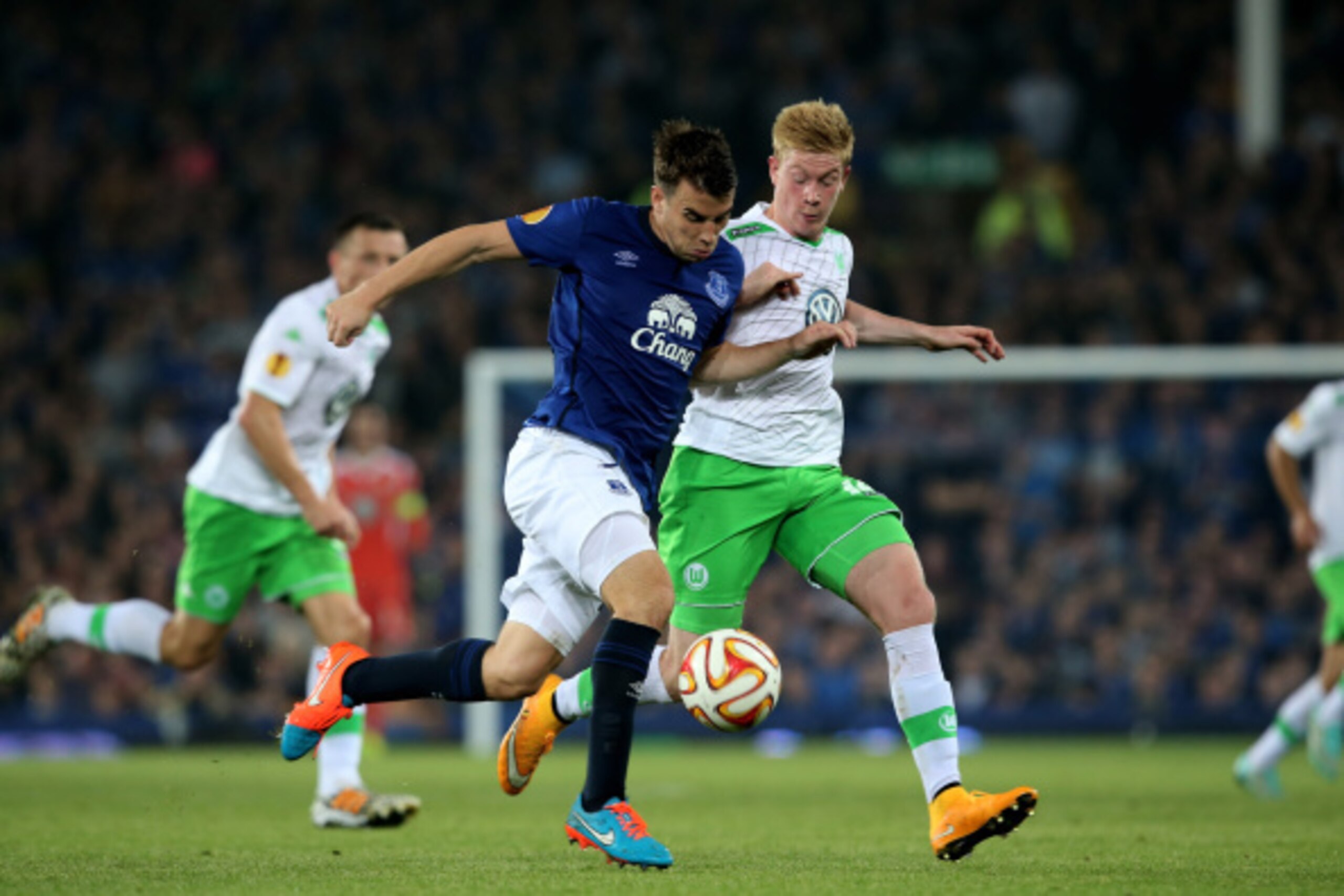 LIVERPOOL, ENGLAND - SEPTEMBER 18:  Seamus Coleman of Everton is challenged by Kevin De Bruyne of VfL Wolfsburg during the UEFA Europa League Group H match between Everton and VFL Wolfsburg on September 18, 2014 in Liverpool, United Kingdom.  (Photo by Ja