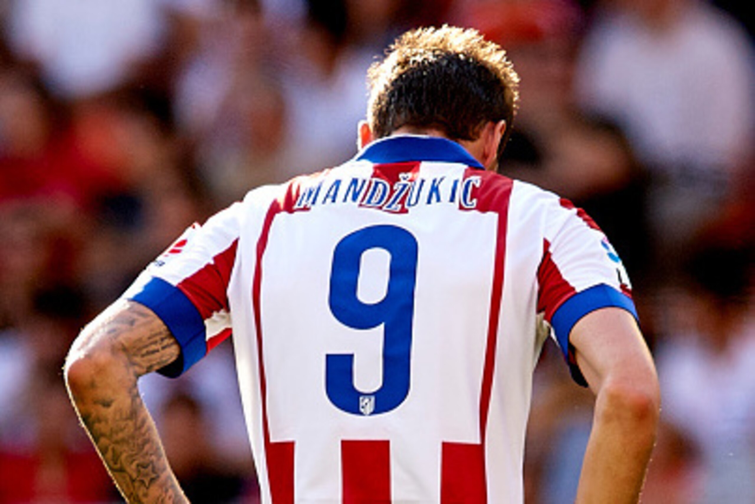 VALENCIA, SPAIN - OCTOBER 04:  Mario Mandzukic of Atletico de Madrid reacts as he fails to score during the La Liga match between Valencia CF and Club Atletico de Madrid at Estadi de Mestalla on October 4, 2014 in Valencia, Spain.  (Photo by Manuel Queima