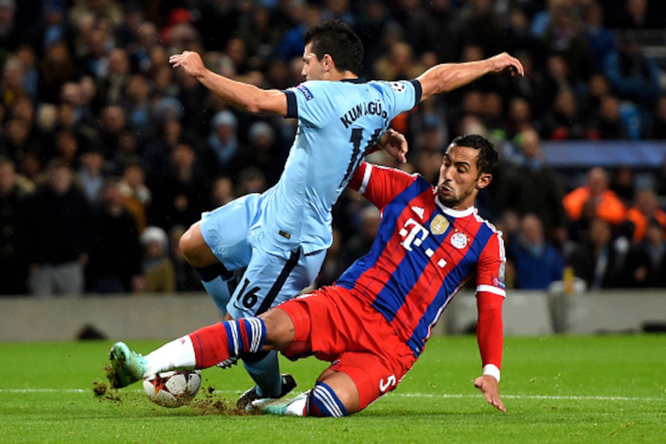MANCHESTER, ENGLAND - NOVEMBER 25:  Sergio Aguero of Manchester City is brought down for a penalty by Mehdi Benatia of Bayern Muenchen during the UEFA Champions League Group E match between Manchester City and FC Bayern Muenchen at the Ethad Stadium on No