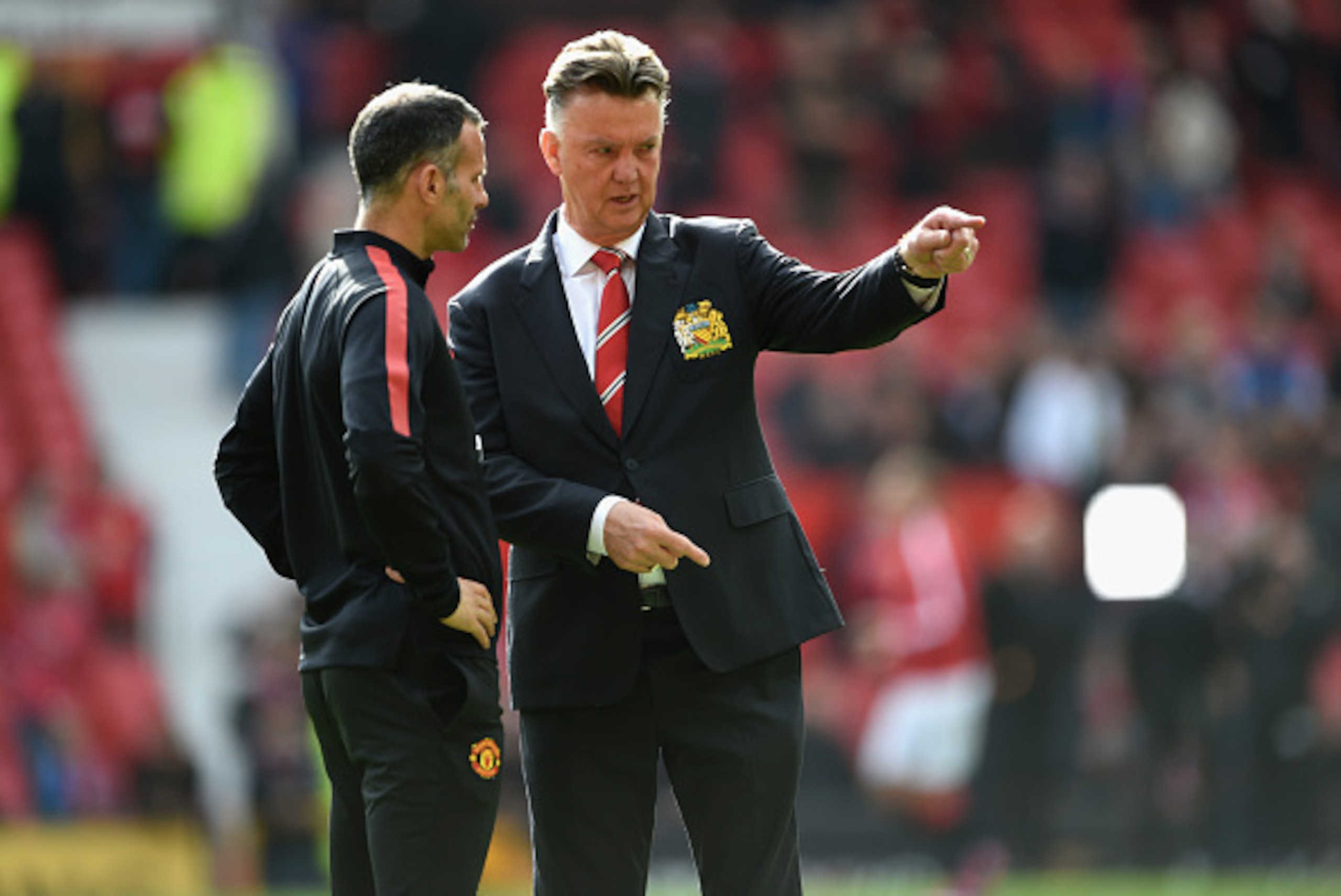 MANCHESTER, ENGLAND - OCTOBER 05:  Manchester United Manager Louis van Gaal (R) chats to Assistant Ryan Giggs prior to the Barclays Premier League match between Manchester United and Everton at Old Trafford on October 5, 2014 in Manchester, England.  (Pho