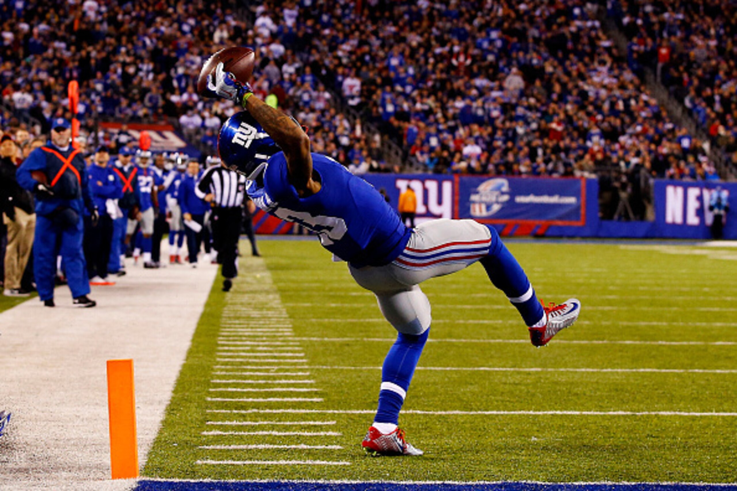 EAST RUTHERFORD, NJ - NOVEMBER 23:  Odell Beckham #13 of the New York Giants scores a touchdown in the second quarter against the Dallas Cowboys at MetLife Stadium on November 23, 2014 in East Rutherford, New Jersey.  (Photo by Al Bello/Getty Images)