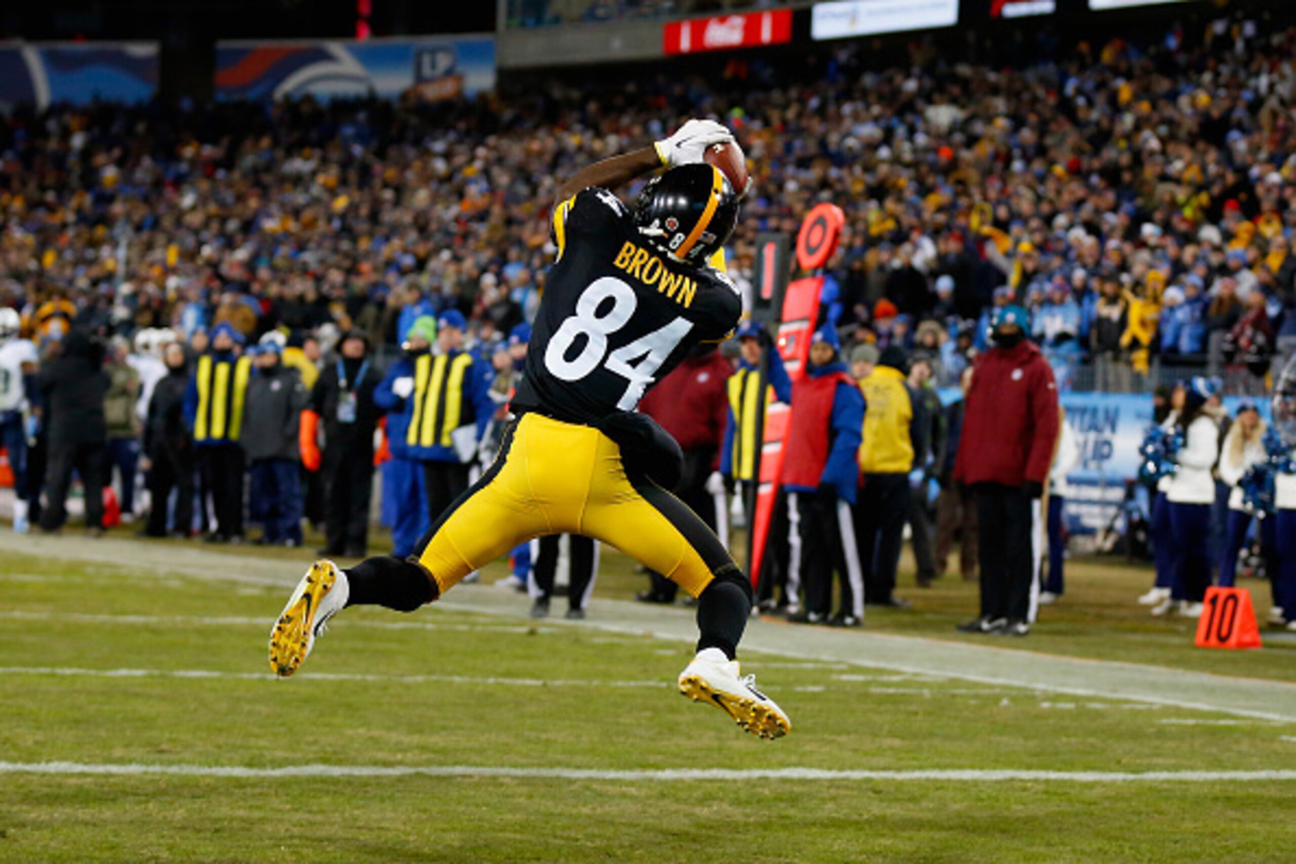 NASHVILLE, TN - NOVEMBER 17:   Antonio Brown #84 of the Pittsburgh Steelers catches a pass to run 12 yards for a touchdown against the Tennessee Titans in the fourth quarter of the game at LP Field on November 17, 2014 in Nashville, Tennessee. The Pittsbu