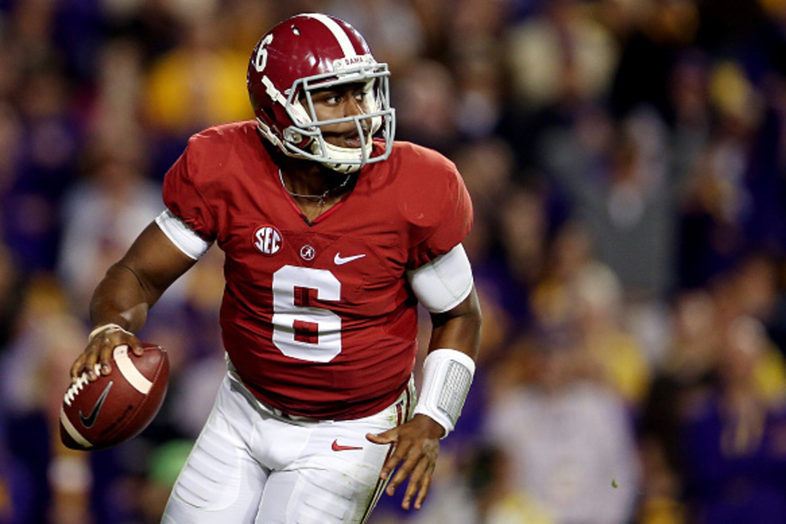 BATON ROUGE, LA - NOVEMBER 08: Blake Sims #6 of the Alabama Crimson Tide drops back to pass against the LSU Tigers during a game at Tiger Stadium on November 8, 2014 in Baton Rouge, Louisiana. (Photo by Chris Graythen/Getty Images) BATON ROUGE, LA - NOVEMBER 08: Blake Sims #6 of the Alabama Crimson Tide drops back to pass against the LSU Tigers during a game at Tiger Stadium on November 8, 2014 in Baton Rouge, Louisiana. (Photo by Chris Graythen/Getty Images)
