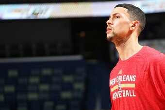 NEW ORLEANS, LA - NOVEMBER 4: Austin Rivers #25 of the New Orleans Pelicans warms up beofre the game against the Charlotte Hornets on November 4, 2014 at Smoothie King Center in New Orleans, LA. NOTE TO USER: User expressly acknowledges and agrees that, b