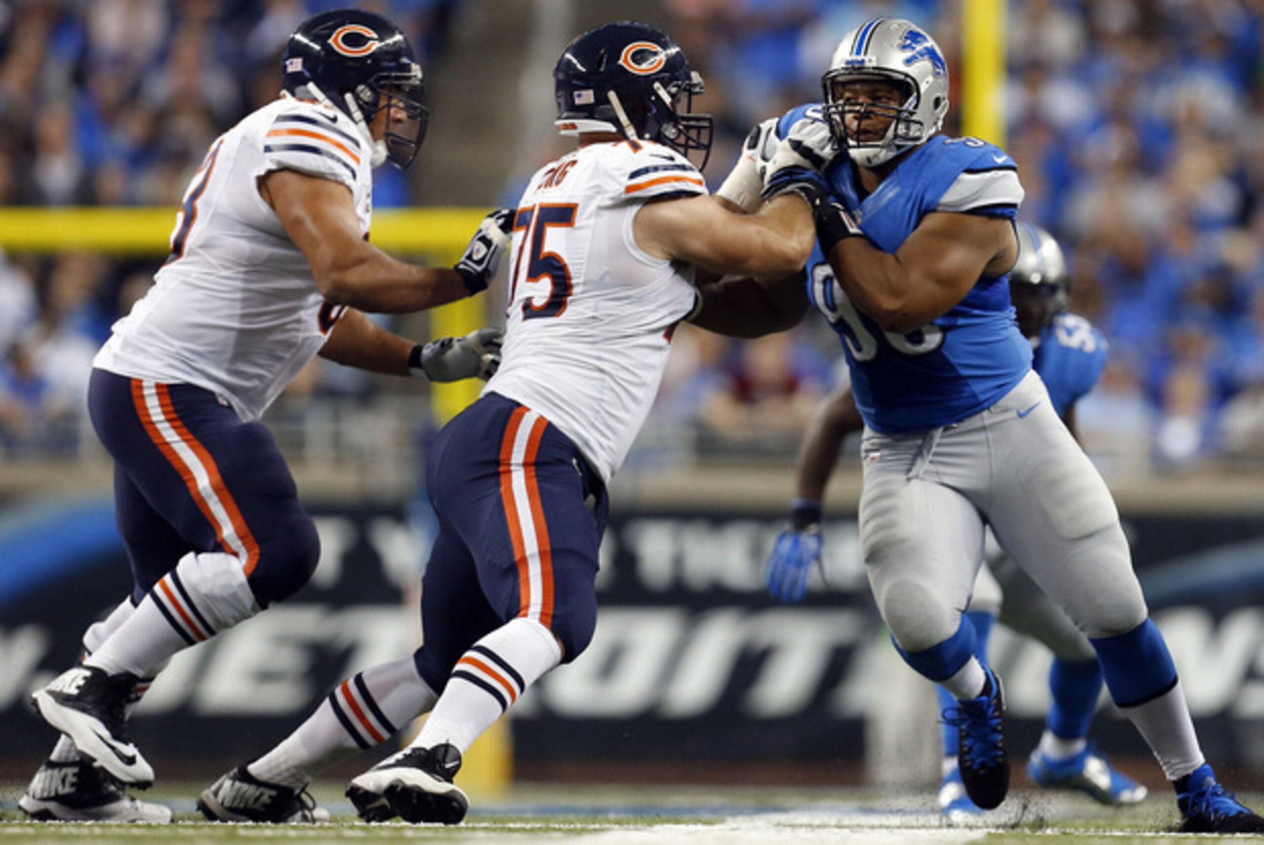 Chicago Bears guard Kyle Long vs. Detroit Lions tackle Ndamukong Suh in 2013