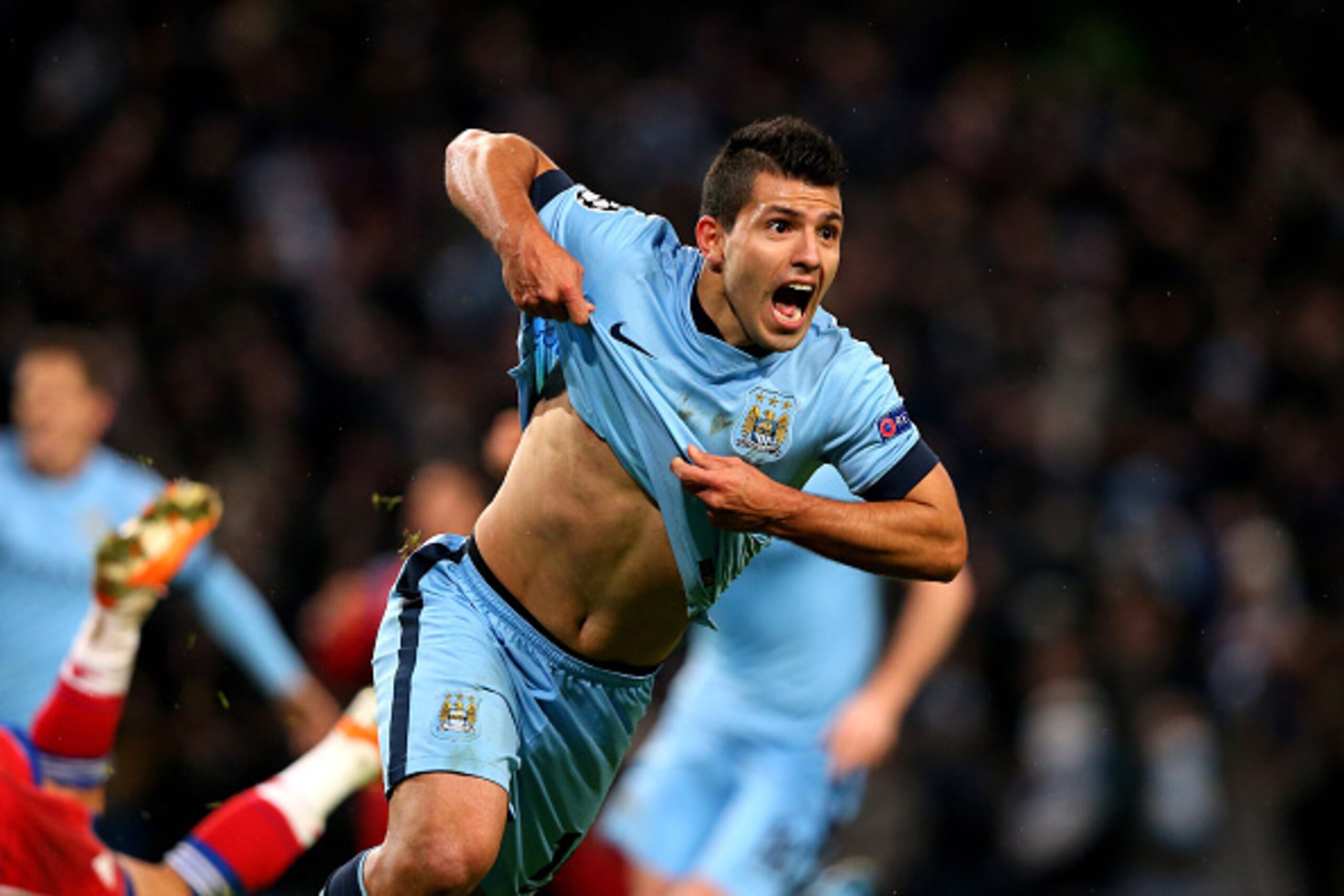 MANCHESTER, ENGLAND - NOVEMBER 25:  Sergio Aguero of Manchester City celebrates after scoring his team's third and matchwinning goal during the UEFA Champions League Group E match between Manchester City and FC Bayern Muenchen at the Etihad Stadium on Nov
