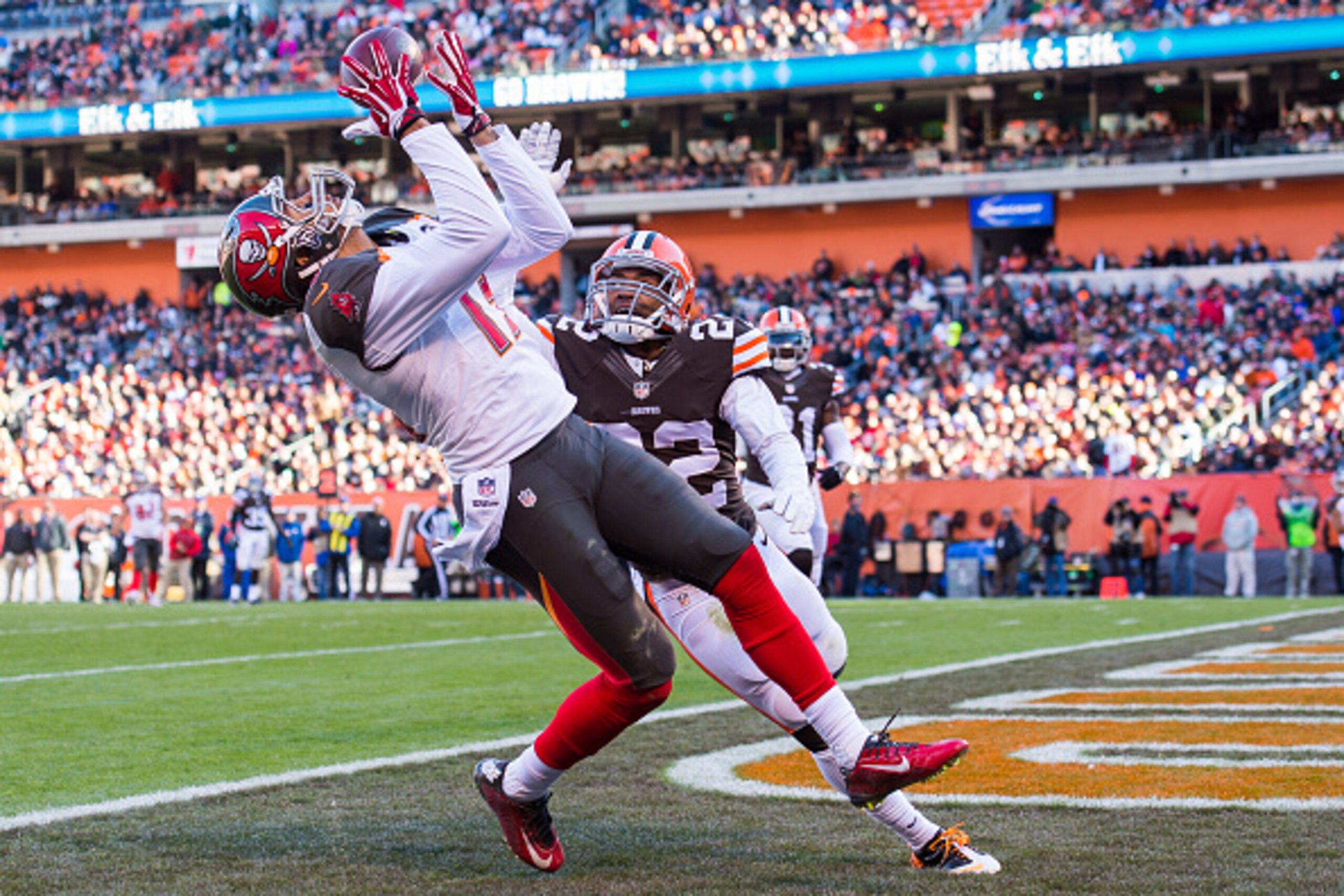CLEVELAND, OH - NOVEMBER 2: Wide receiver Mike Evans #13 of the Tampa Bay Buccaneers catches a touchdown pass while under pressure from cornerback Buster Skrine #22 of the Cleveland Browns during the second half at FirstEnergy Stadium on November 2, 2014 CLEVELAND, OH - NOVEMBER 2: Wide receiver Mike Evans #13 of the Tampa Bay Buccaneers catches a touchdown pass while under pressure from cornerback Buster Skrine #22 of the Cleveland Browns during the second half at FirstEnergy Stadium on November 2, 2014
