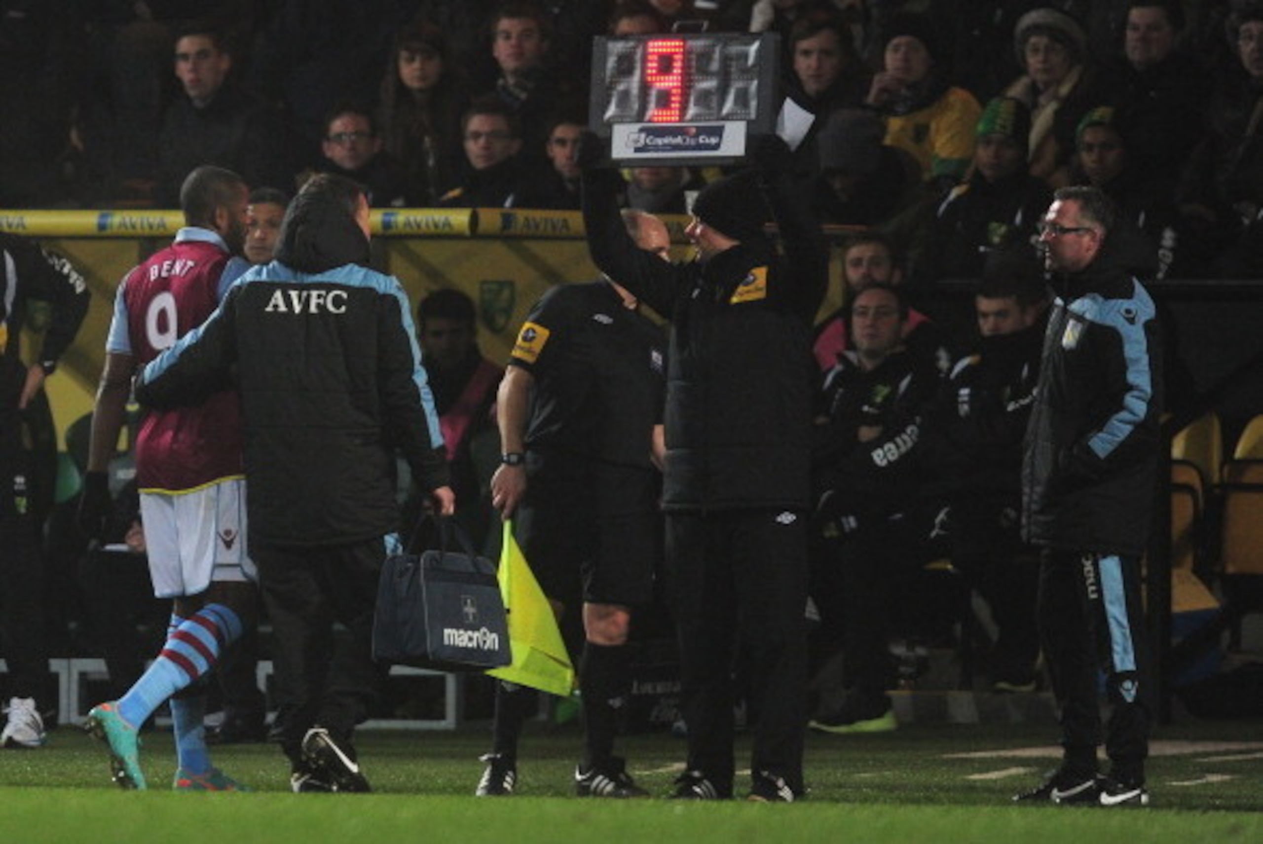 NORWICH, ENGLAND - DECEMBER 11: Paul Lambert of Aston Villa looks on as Darren Bent leaves the pitch during the Capital One Cup Quarter-Final match between Norwich City and Aston Villa at Carrow Road on December 11, 2012 in Norwich, England. (Photo by J NORWICH, ENGLAND - DECEMBER 11: Paul Lambert of Aston Villa looks on as Darren Bent leaves the pitch during the Capital One Cup Quarter-Final match between Norwich City and Aston Villa at Carrow Road on December 11, 2012 in Norwich, England. (Photo by J