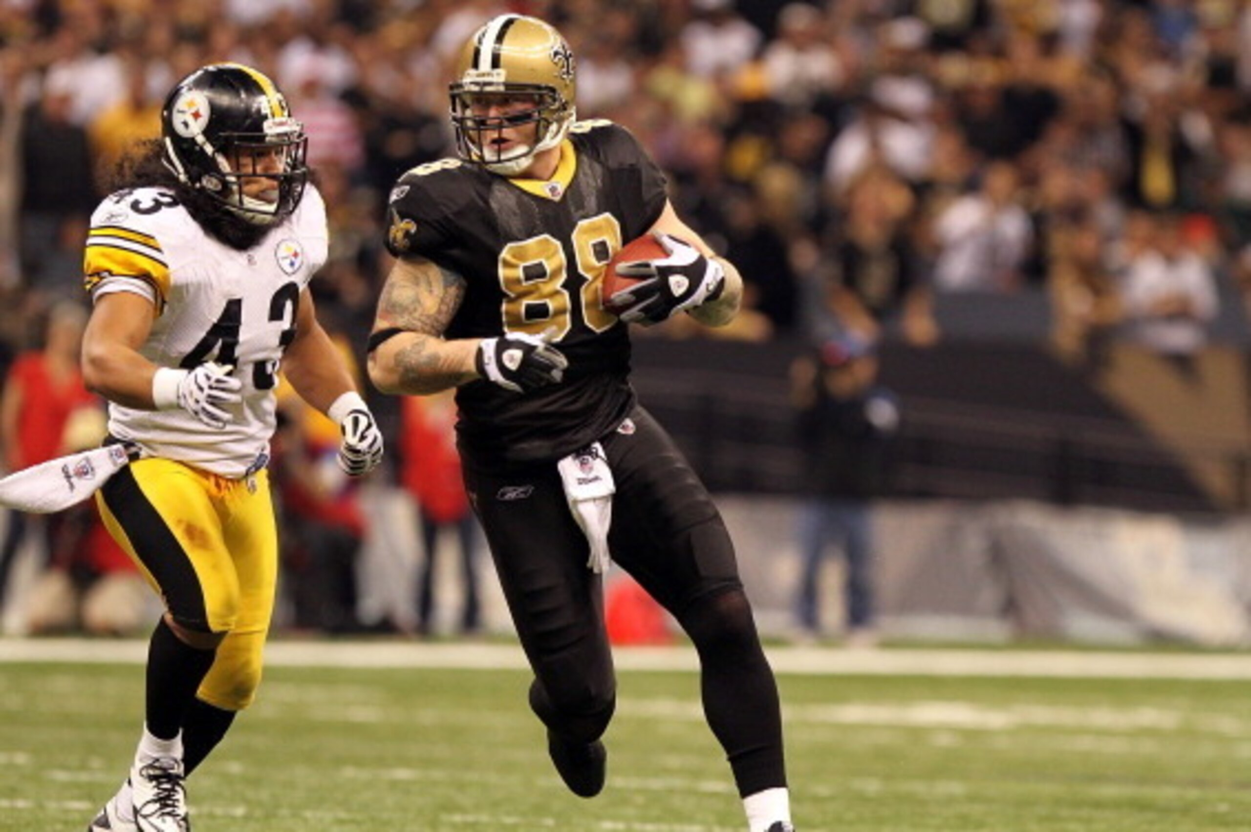 NEW ORLEANS, LA - OCTOBER 31: Jeremy Shockey #88 of the New Orleans Saints catches a pass against Troy Polamalu #43 of the Pittsburgh Steelers at the Louisiana Superdome on October 31, 2010 in New Orleans, Louisiana. (Photo by Matthew Sharpe/Getty Images)
