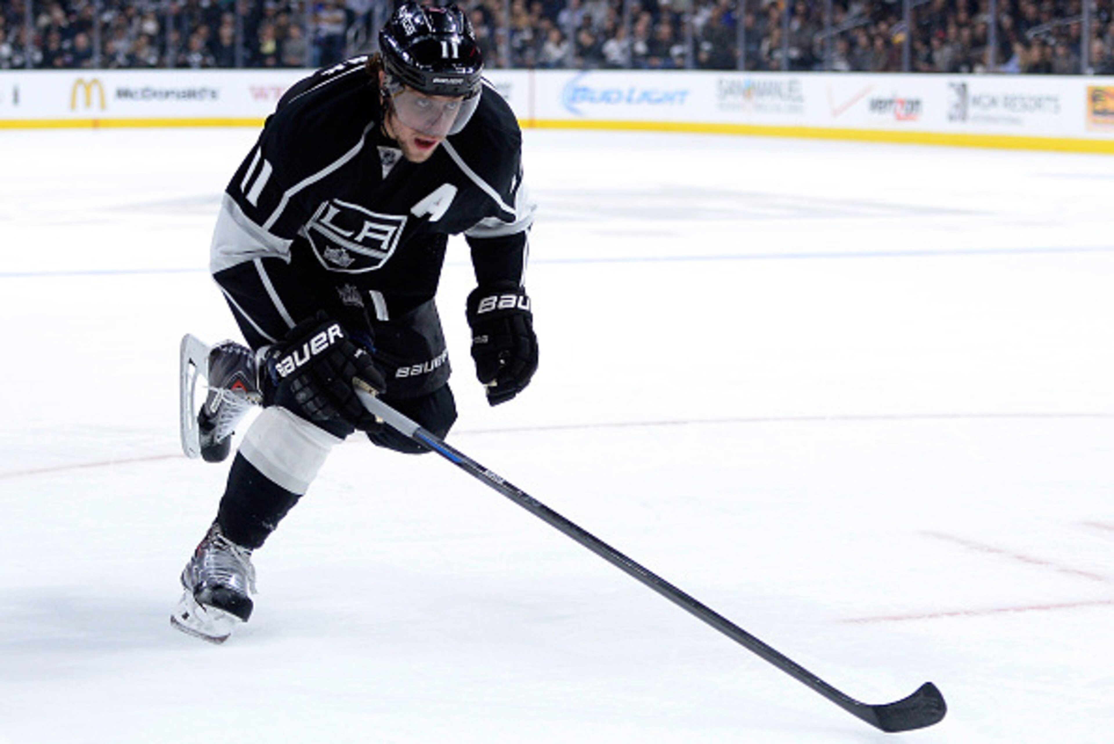 LOS ANGELES, CA - NOVEMBER 20:  Anze Kopitar #11 of the Los Angeles Kings forechecks against the Carolina Hurricanes at Staples Center on November 20, 2014 in Los Angeles, California.  (Photo by Harry How/Getty Images)