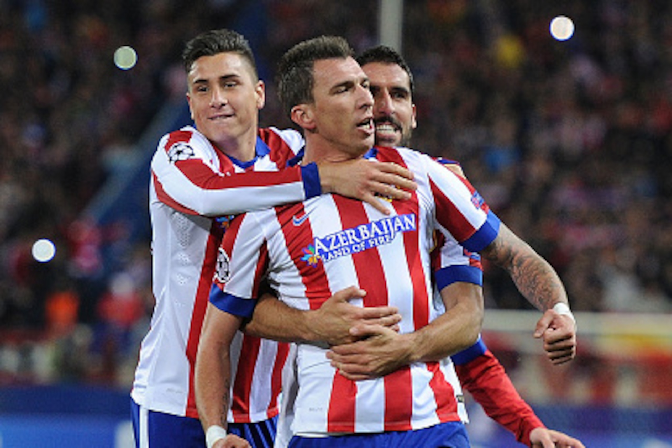 MADRID, SPAIN - NOVEMBER 26:  Mario Mandzukic of Club Atletico de Madrid  celebrates after scoring his team's 3rd goal during the UEFA Champions League Group A match between Club Atletico de Madrid and Olympiacos FC at Vicente Calderon Stadium on November