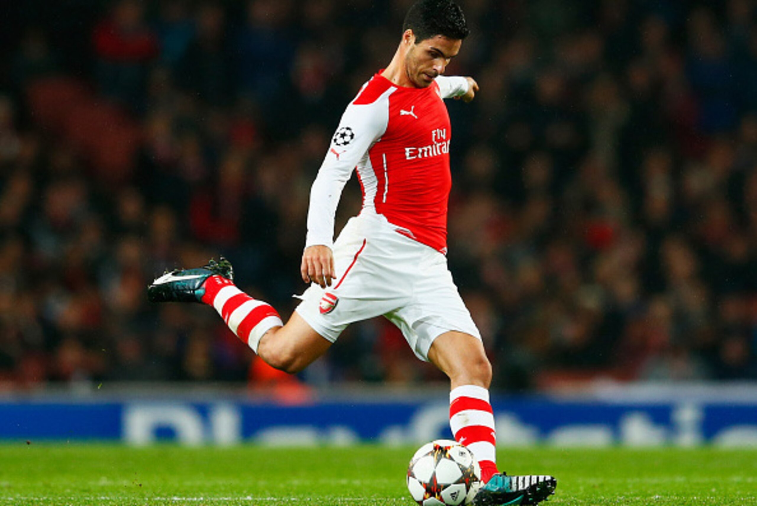 LONDON, ENGLAND - NOVEMBER 04:  Mikel Arteta of Arsenal in action during the UEFA Champions League Group D match between Arsenal FC and RSC Anderlecht at Emirates Stadium on November 4, 2014 in London, United Kingdom.  (Photo by Michael Regan/Getty Images