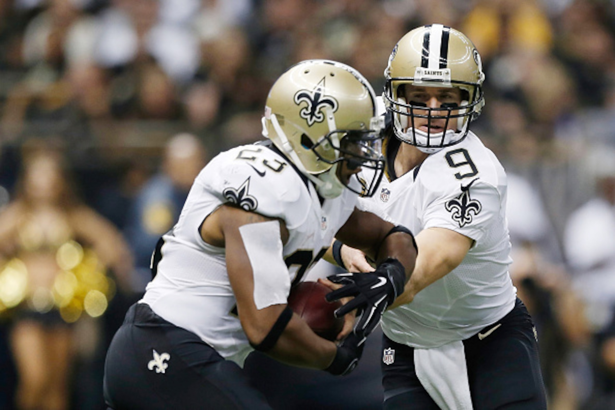 NEW ORLEANS, LA - SEPTEMBER 21:  Drew Brees #9 hands the ball to Pierre Thomas #23 of the New Orleans Saints during the second quarter of a game against the Minnesota Vikings at the Mercedes-Benz Superdome on September 21, 2014 in New Orleans, Louisiana. 