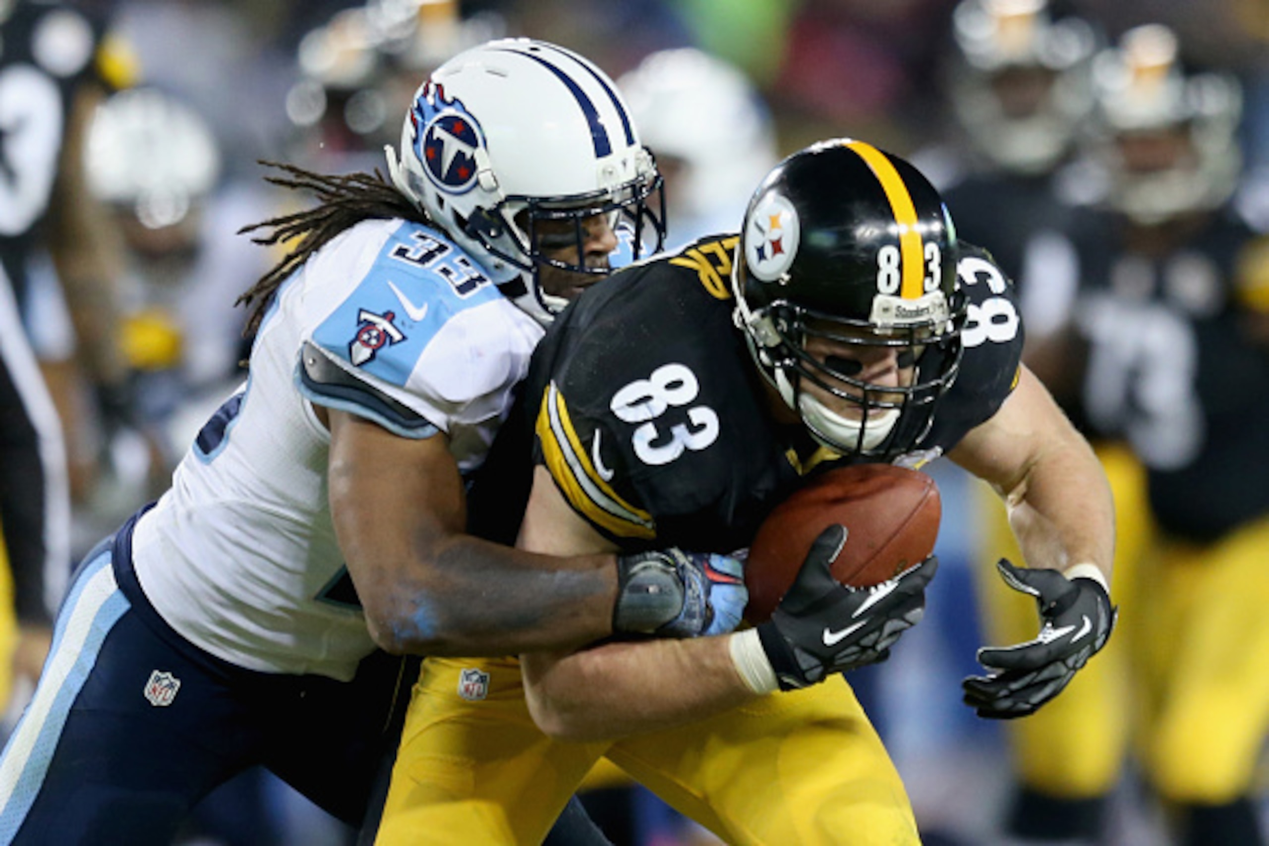 NASHVILLE, TN - NOVEMBER 17:   Heath Miller #83 of the Pittsburgh Steelers catches a pass as he is defended by Michael Griffin #33 of the Tennessee Titans in the second quarter at LP Field on November 17, 2014 in Nashville, Tennessee.  (Photo by Andy Lyon