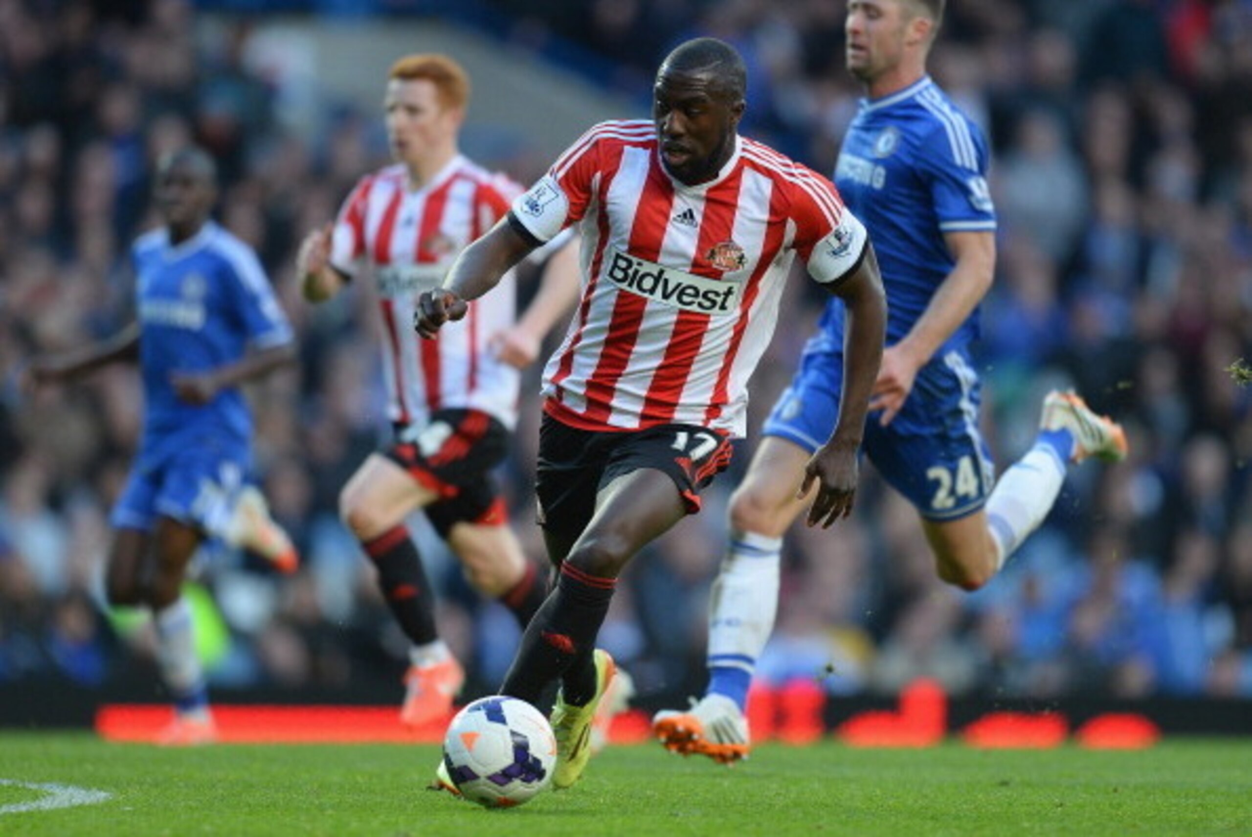 LONDON, ENGLAND - APRIL 19:  Jozy Altidore  of Sunderland in action during the Barclays Premier League match between Chelsea and Sunderland at Stamford Bridge on April 19, 2014 in London, England.  (Photo by Mike Hewitt/Getty Images)