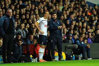 BIRMINGHAM, ENGLAND - NOVEMBER 02:  Spurs striker Harry Kane is spoke to by manager Mauricio Pochettino (r) before coming on to score the winning goal during the Barclays Premier League match between Aston Villa and Tottenham Hotspur at Villa Park on Nove