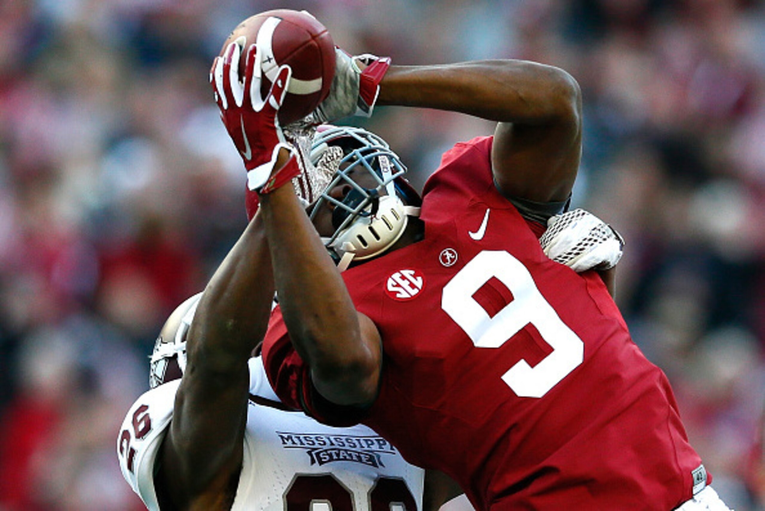 TUSCALOOSA, AL - NOVEMBER 15:  Amari Cooper #9 of the Alabama Crimson Tide pulls in this reception against Kendrick Market #26 of the Mississippi State Bulldogs at Bryant-Denny Stadium on November 15, 2014 in Tuscaloosa, Alabama.  (Photo by Kevin C. Cox/G