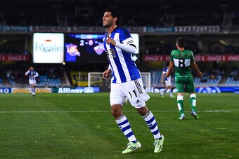 SAN SEBASTIAN, SPAIN - NOVEMBER 28:  Carlos Vela Garrido of Real Sociedad celebrates after scoring his team's third goal during the La Liga match between Real Socided and Elche FC at Estadio Anoeta on November 28, 2014 in San Sebastian, Spain.  (Photo by 