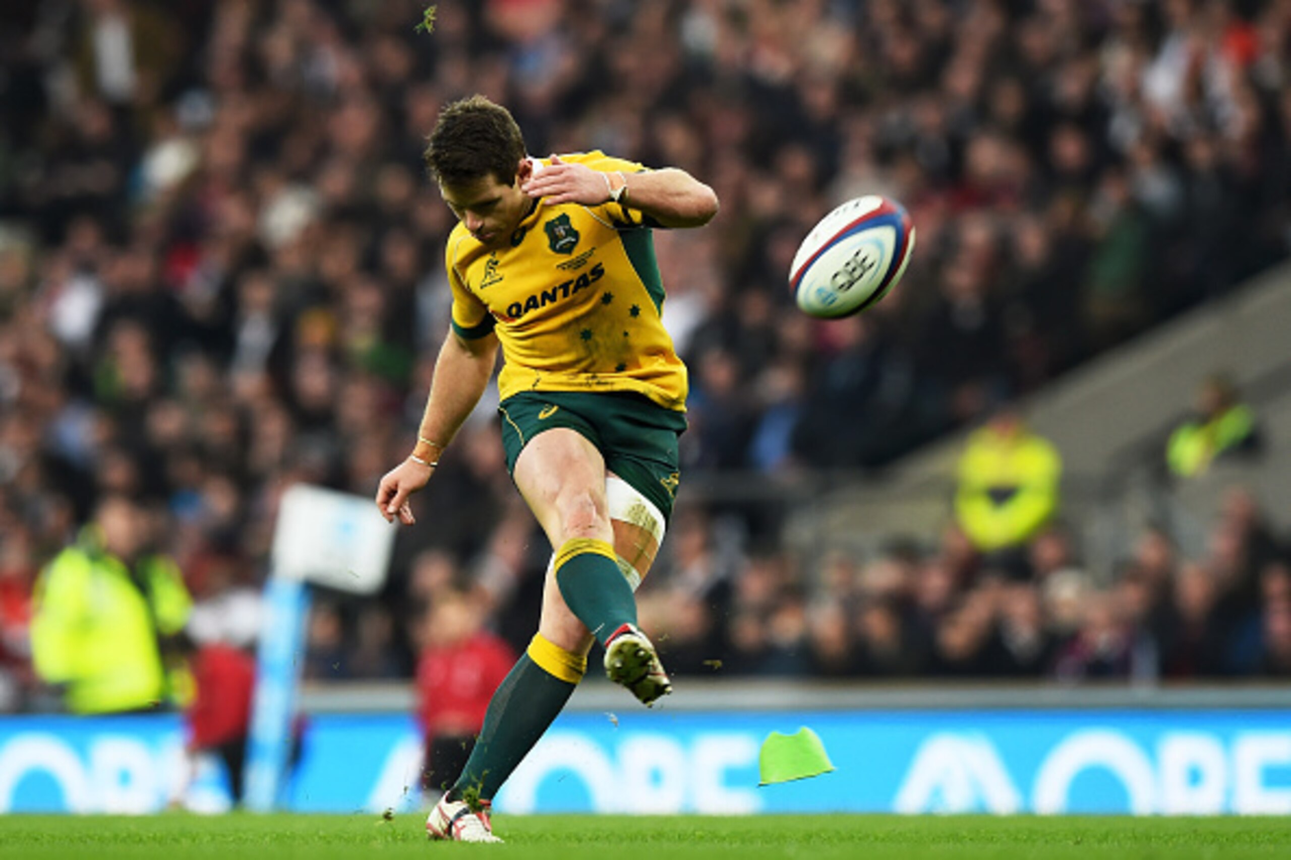 LONDON, ENGLAND - NOVEMBER 29:  Bernard Foley of Australia kicks at goal during the QBE international match between England and Australia at Twickenham Stadium on November 29, 2014 in London, England.  (Photo by Shaun Botterill/Getty Images)