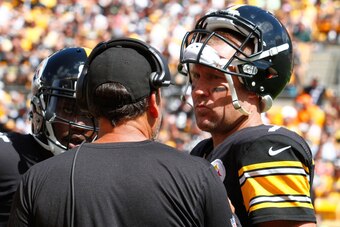 PITTSBURGH, PA - SEPTEMBER 7:  Ben Roethlisberger #7 of the Pittsburgh Steelers talks with offensive coordinator Todd Haley during the second quarter against the Cleveland Browns at Heinz Field on September 7, 2014 in Pittsburgh, Pennsylvania.  (Photo by 