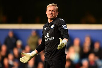 LONDON, ENGLAND - NOVEMBER 29:  Kasper Schmeichel of Leicester City reacts during the Barclays Premier League match between Queens Park Rangers and Leicester City at Loftus Road on November 29, 2014 in London, England.  (Photo by Christopher Lee/Getty Ima