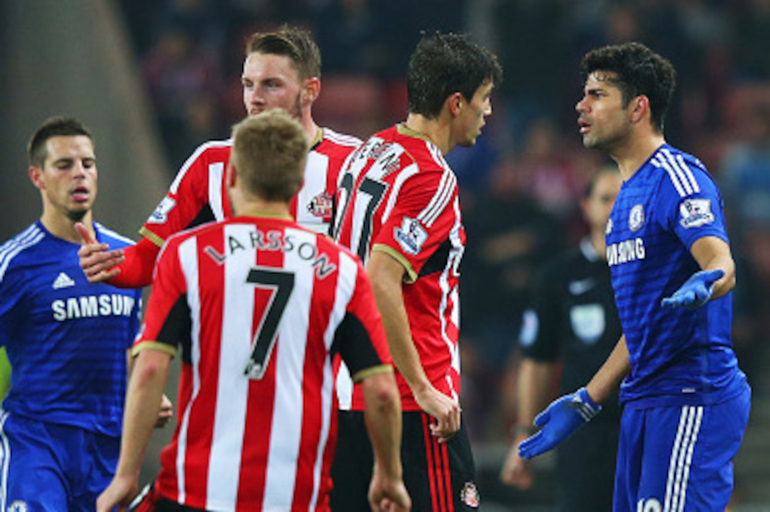 SUNDERLAND, ENGLAND - NOVEMBER 29: Diego Costa of Chelsea clashes with Santiago Vergini of Sunderland during the Barclays Premier League match between Sunderland and Chelsea at Stadium of Light on November 29, 2014 in Sunderland, England. (Photo by Alex SUNDERLAND, ENGLAND - NOVEMBER 29: Diego Costa of Chelsea clashes with Santiago Vergini of Sunderland during the Barclays Premier League match between Sunderland and Chelsea at Stadium of Light on November 29, 2014 in Sunderland, England. (Photo by Alex