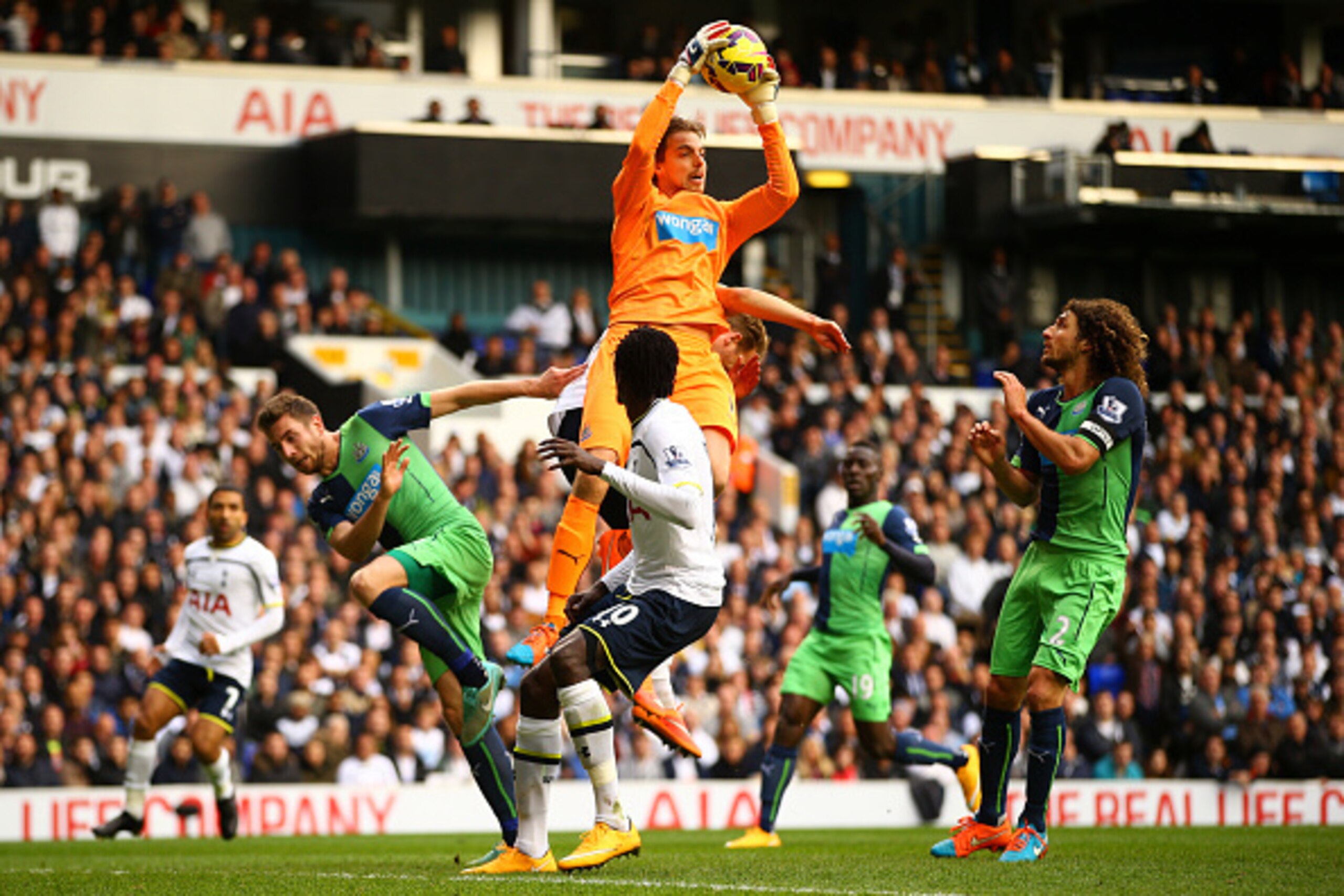 LONDON, ENGLAND - OCTOBER 26:  Tim Krul of Newcastle United claims a ball during the Barclays Premier League match between Tottenham Hotspur and Newcastle United at White Hart Lane on October 26, 2014 in London, England.  (Photo by Richard Heathcote/Getty
