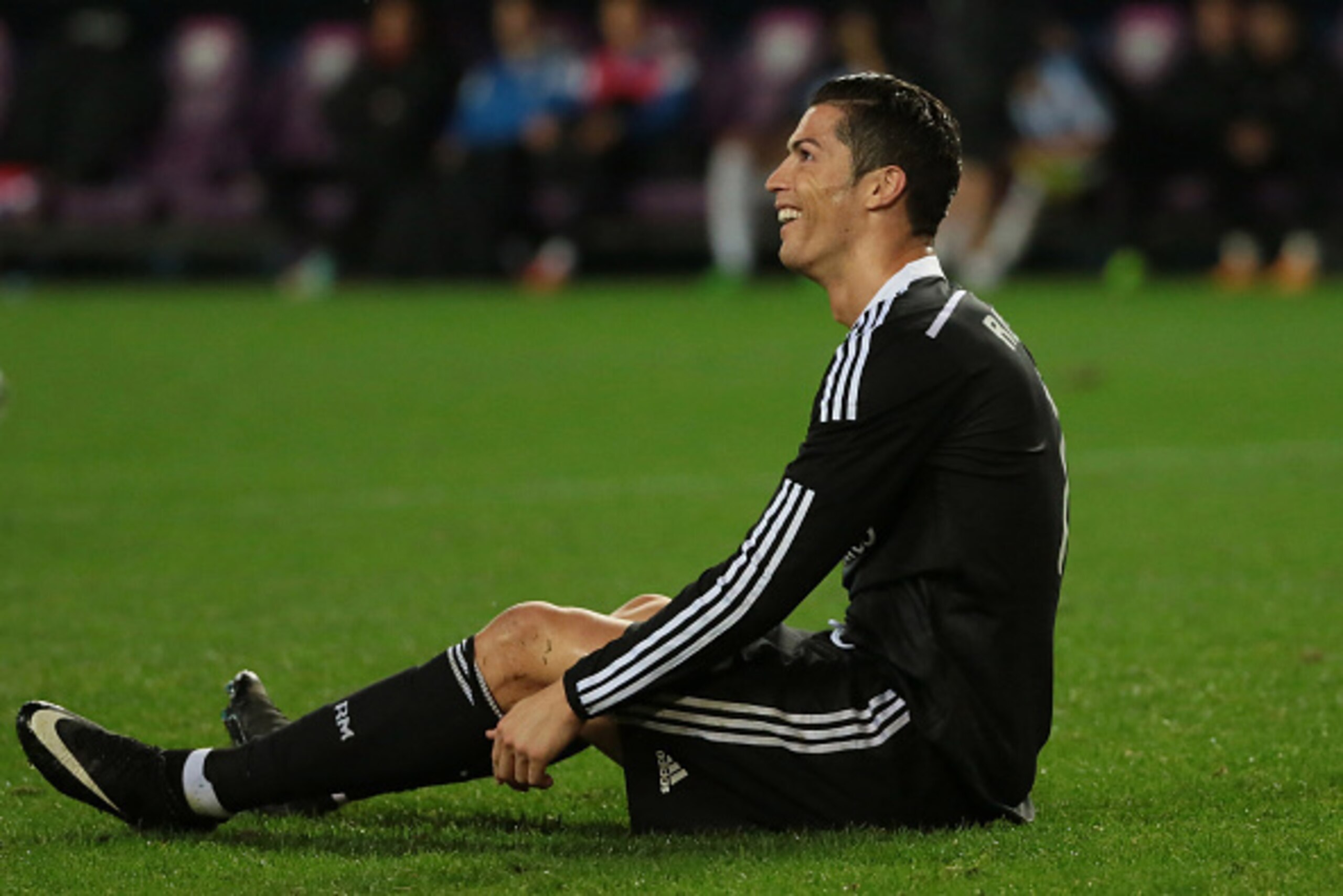 MALAGA, SPAIN - NOVEMBER 29:  Cristiano Ronaldo reacts during the La Liga match between Malaga CF and Real Madrid CF at La Rosaleda studium on November 29, 2014 in Malaga, Spain. (Photo by Sergio Camacho/Getty Images)