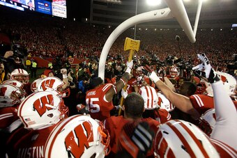 MADISON, WI - NOVEMBER 29: The Wisconsin Badgers celebrate with the Paul Bunyan axe after the 34-24 win over the Minnesota Golden Gophers at Camp Randall Stadium on November 29, 2014 in Madison, Wisconsin. (Photo by Mike McGinnis/Getty Images)