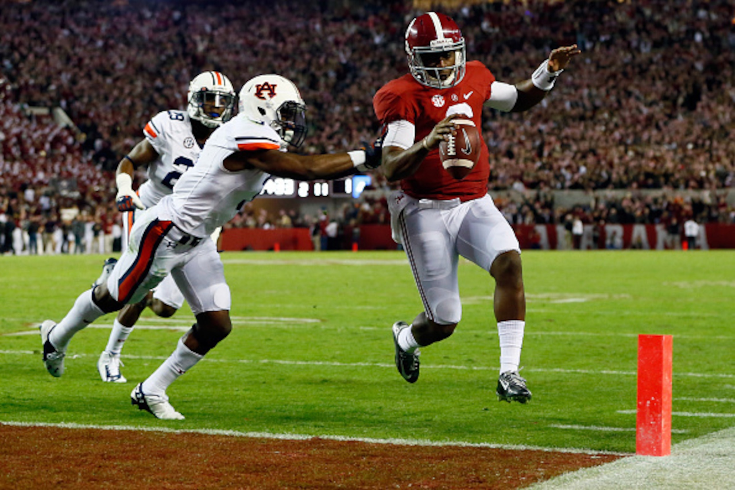 TUSCALOOSA, AL - NOVEMBER 29:  Blake Sims #6 of the Alabama Crimson Tide runs for an 11 yard touchdown in the fourth quarter against the Auburn Tigers during the Iron Bowl at Bryant-Denny Stadium on November 29, 2014 in Tuscaloosa, Alabama.  (Photo by Kev