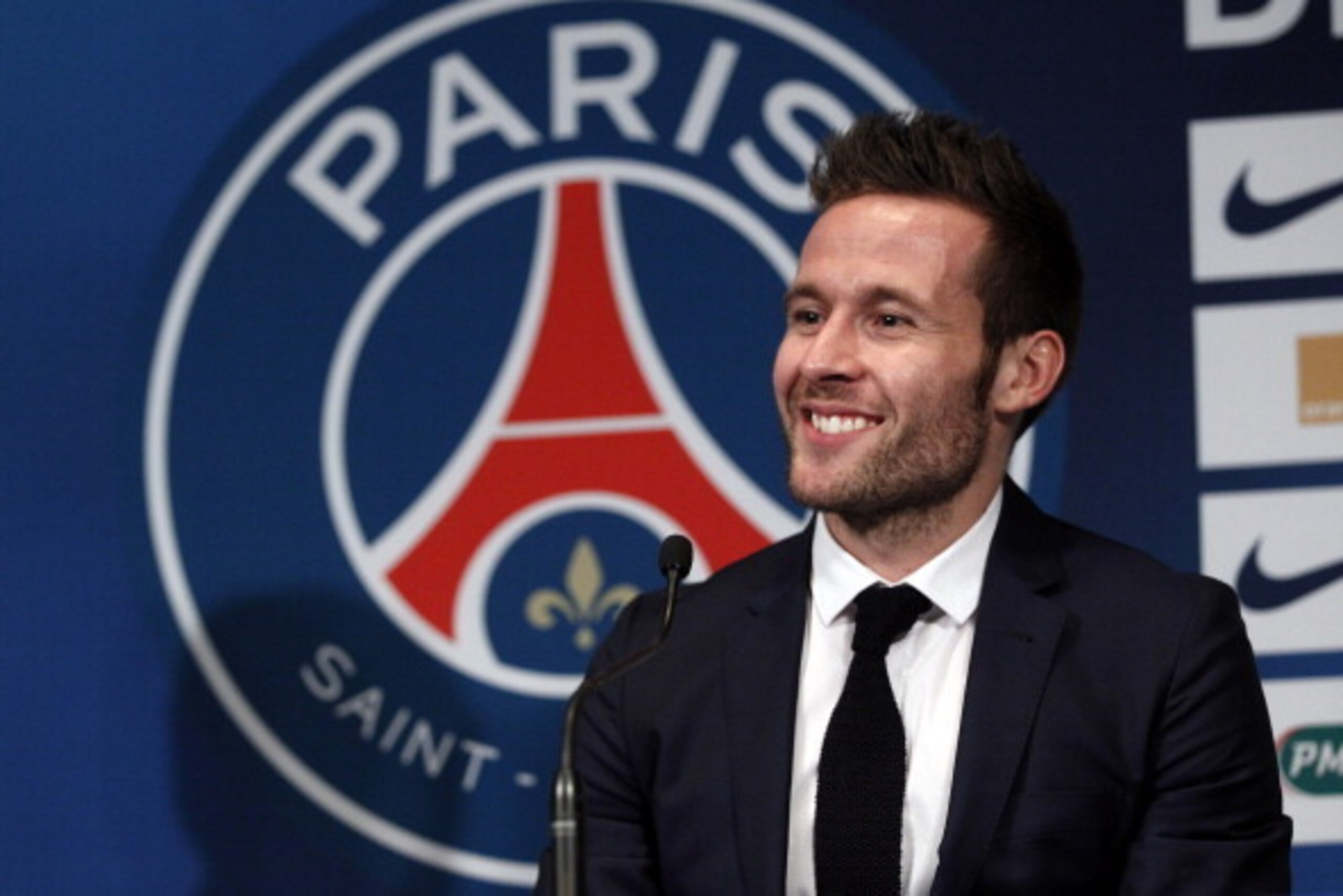 PARIS, FRANCE - JANUARY 29: French football player Yohan Cabaye speaks to the media during a press conference after completing a transfer from Newcastle United to Paris St Germain at the Parc des Princes Stadium on January 29, 2014 in Paris, France. (Pho PARIS, FRANCE - JANUARY 29: French football player Yohan Cabaye speaks to the media during a press conference after completing a transfer from Newcastle United to Paris St Germain at the Parc des Princes Stadium on January 29, 2014 in Paris, France. (Pho