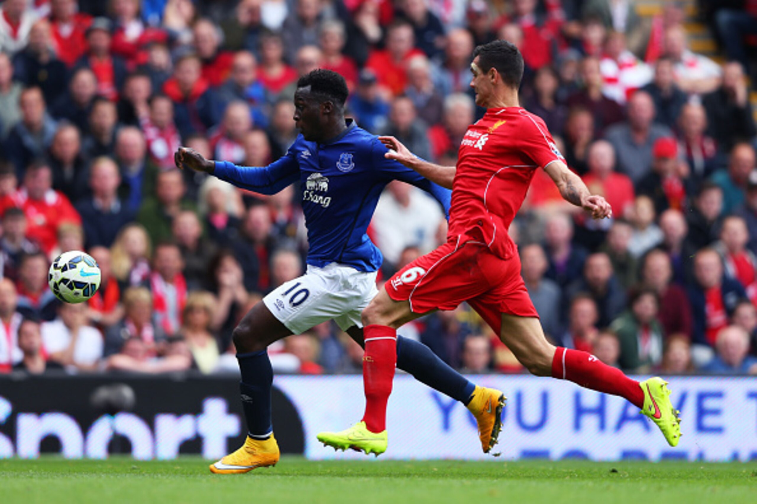 LIVERPOOL, ENGLAND - SEPTEMBER 27: Romelu Lukaku of Everton is pursued by Dejan Lovren of Liverpool during the Barclays Premier League match between Liverpool and Everton at Anfield on September 27, 2014 in Liverpool, England. (Photo by Alex Livesey/Get LIVERPOOL, ENGLAND - SEPTEMBER 27: Romelu Lukaku of Everton is pursued by Dejan Lovren of Liverpool during the Barclays Premier League match between Liverpool and Everton at Anfield on September 27, 2014 in Liverpool, England. (Photo by Alex Livesey/Get