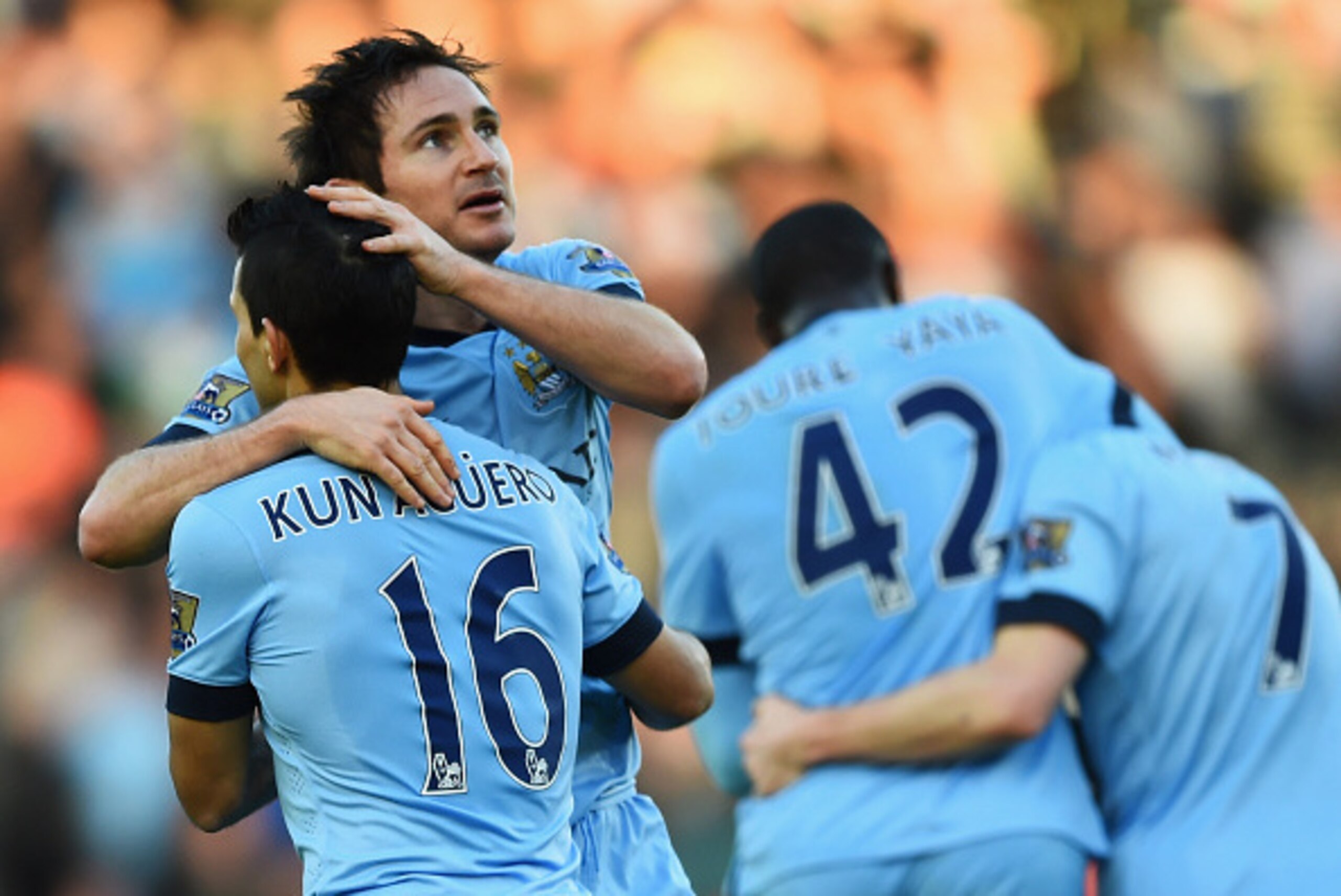 SOUTHAMPTON, ENGLAND - NOVEMBER 30:  Frank Lampard of Manchester City celebrates Sergio Aguero as he scores their second goal during the Barclays Premier League match between Southampton and Manchester City at St Mary's Stadium on November 30, 2014 in Sou