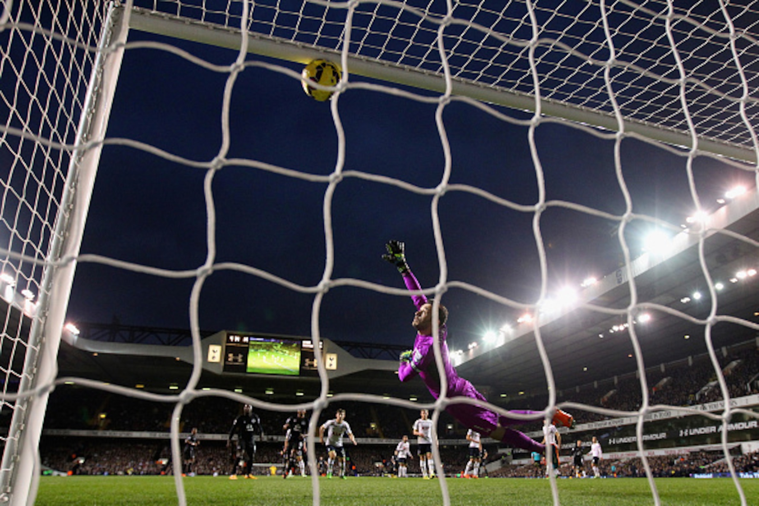 LONDON, ENGLAND - NOVEMBER 30:  Kevin Mirallas of Everton scores the opening goal past Hugo Lloris of Spurs during the Barclays Premier League match between Tottenham Hotspur and Everton at White Hart Lane on November 30, 2014 in London, England.  (Photo 