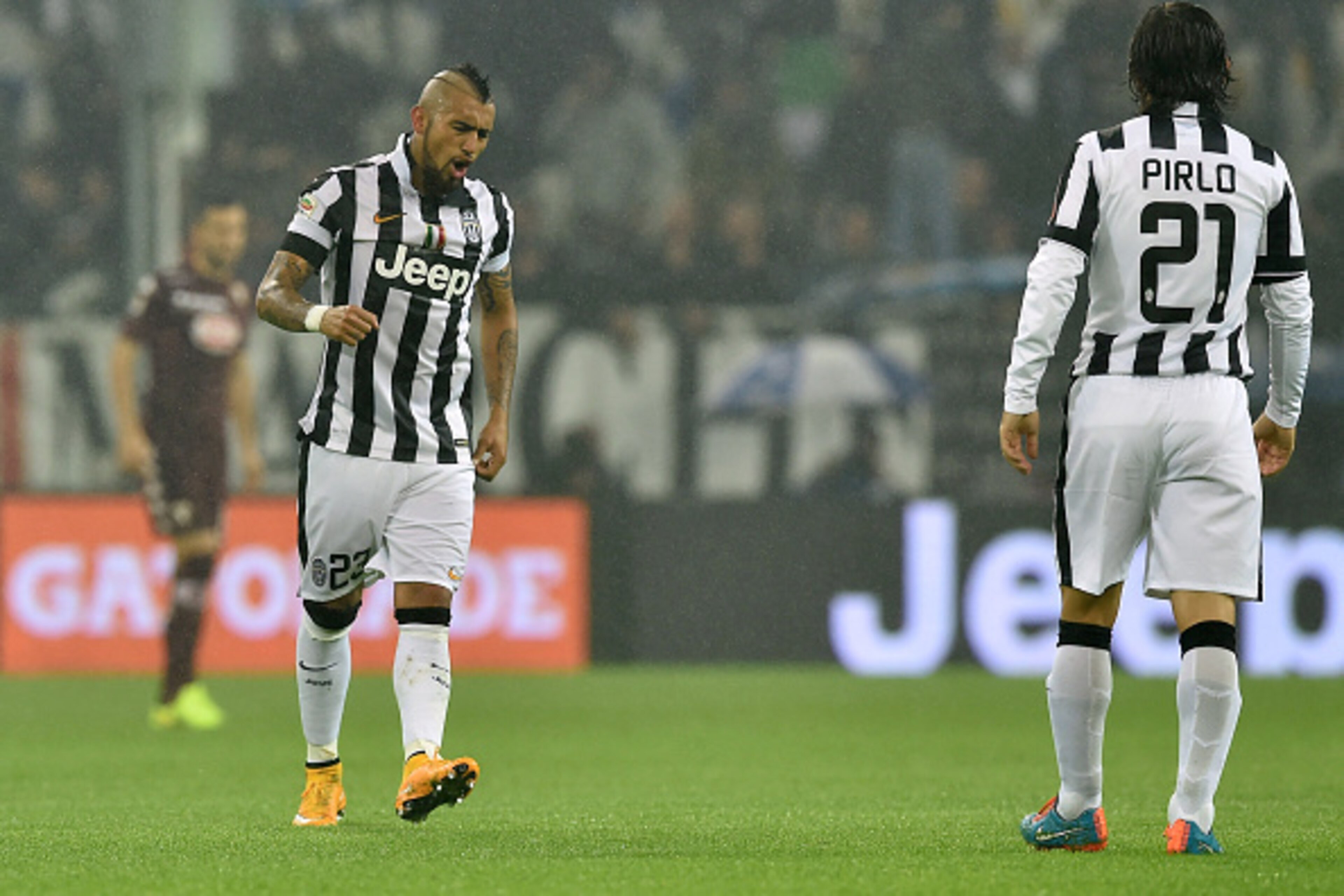 TURIN, ITALY - NOVEMBER 30:  Arturo Vidal (L) of Juventus FC celebrates the opening goal during the Serie A match between Juventus FC and Torino FC at Juventus Arena on November 30, 2014 in Turin, Italy.  (Photo by Valerio Pennicino/Getty Images)
