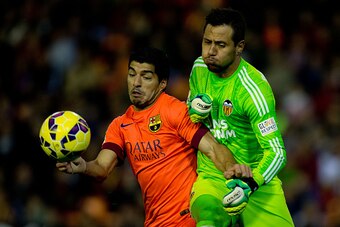 VALENCIA, SPAIN - NOVEMBER 30: Luis Suarez of FC Barcelona competes for the ball with goalkeeper Diego Alves (R) of Valencia CF  during the La Liga match between Valencia CF and FC Barcelona at Estadi de Mestalla on November 30, 2014 in Valencia, Spain.  