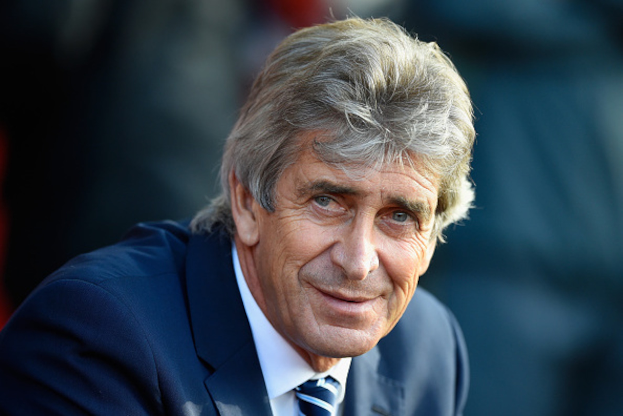 SOUTHAMPTON, ENGLAND - NOVEMBER 30:  Manchester City manager Manuel Pellegrini looks on during the Barclays Premier League match between Southampton and Manchester St Mary's Stadium on November 30, 2014 in Southampton, England.  (Photo by Mike Hewitt/Gett
