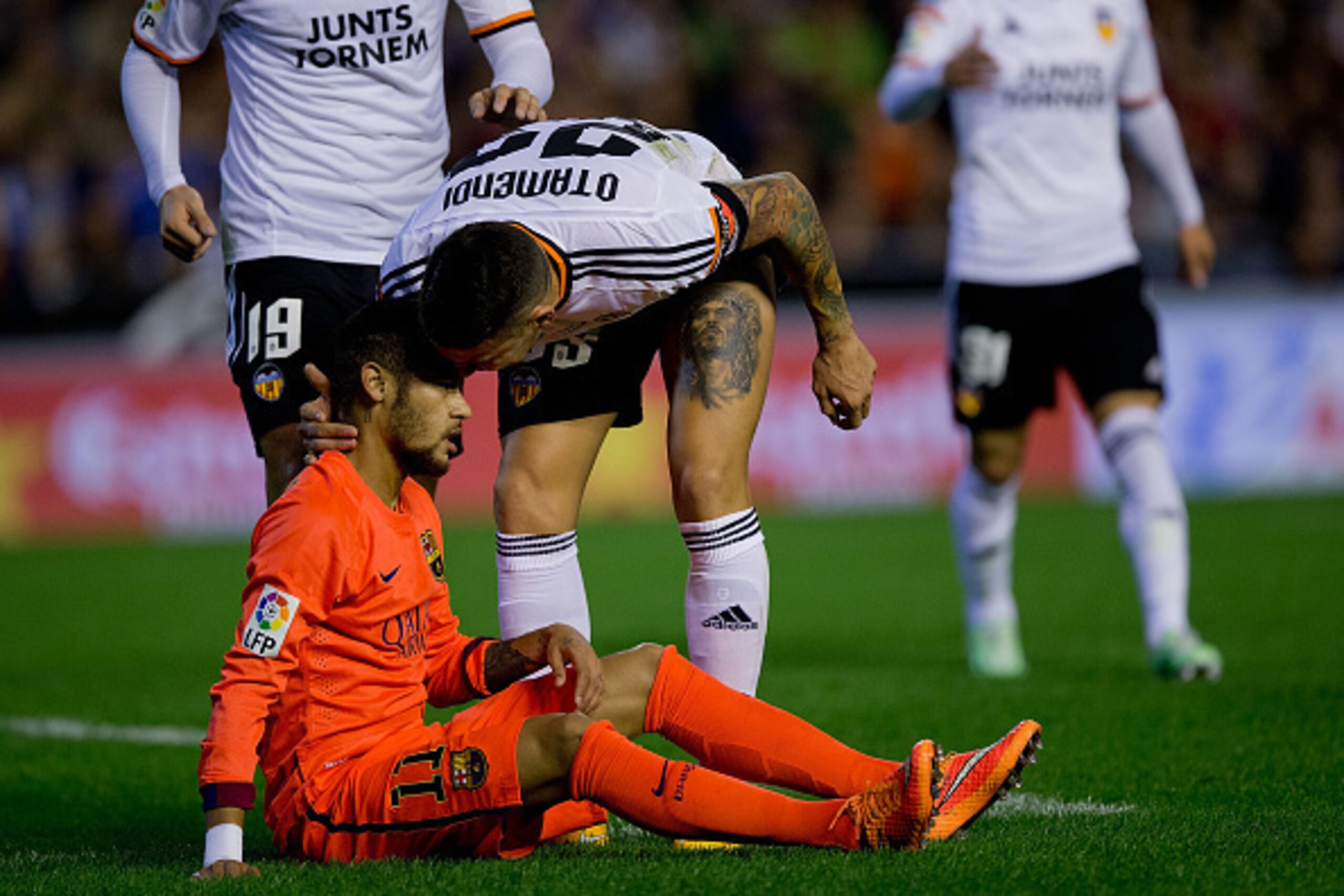 VALENCIA, SPAIN - NOVEMBER 30: Neymar JR. (L) touches Nicolas Otamendi (R) head of Valencia CF during the La Liga match between Valencia CF and FC Barcelona at Estadi de Mestalla on November 30, 2014 in Valencia, Spain. (Photo by Gonzalo Arroyo Moreno/G VALENCIA, SPAIN - NOVEMBER 30: Neymar JR. (L) touches Nicolas Otamendi (R) head of Valencia CF during the La Liga match between Valencia CF and FC Barcelona at Estadi de Mestalla on November 30, 2014 in Valencia, Spain. (Photo by Gonzalo Arroyo Moreno/G