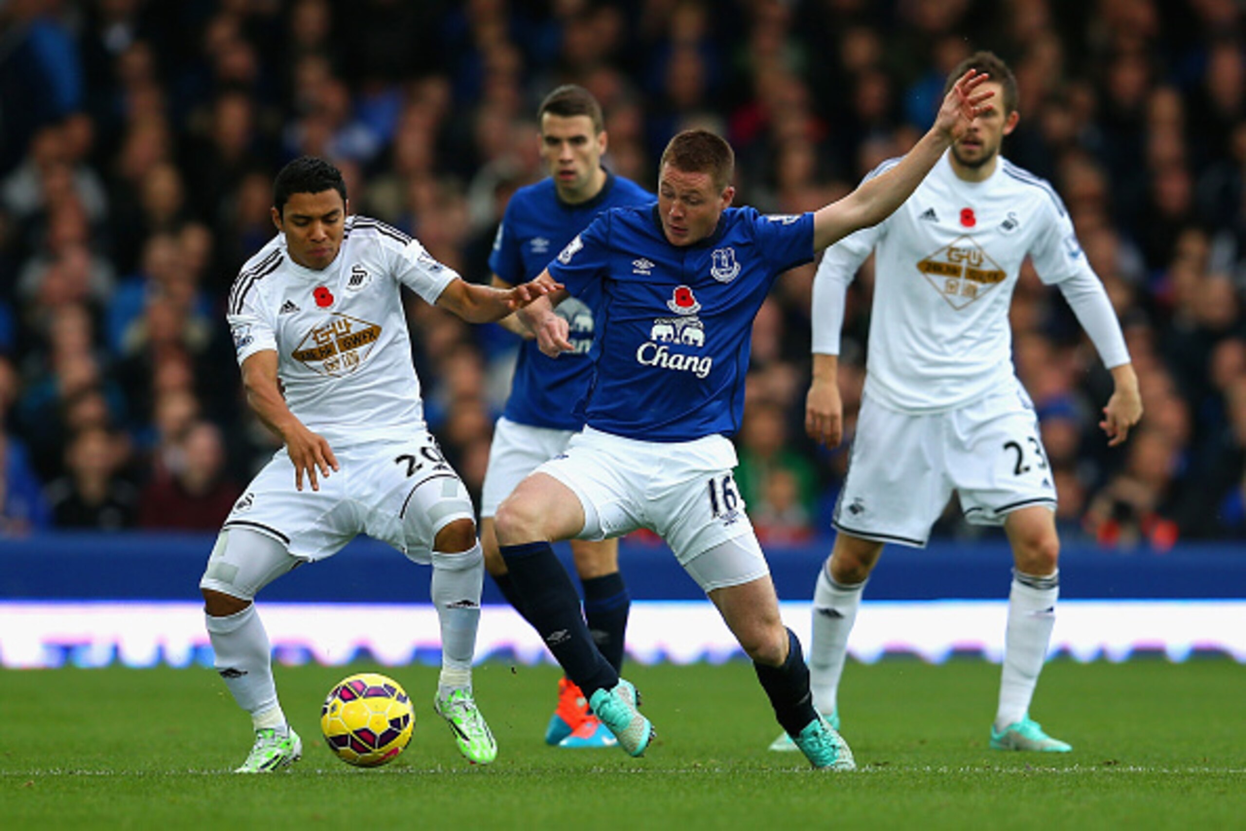 LIVERPOOL, ENGLAND - NOVEMBER 01:  Jefferson Montero of Swansea City and James McCarthy of Everton battle for the ball during the Barclays Premier League match between Everton and Swansea City at Goodison Park on November 1, 2014 in Liverpool, England.  (