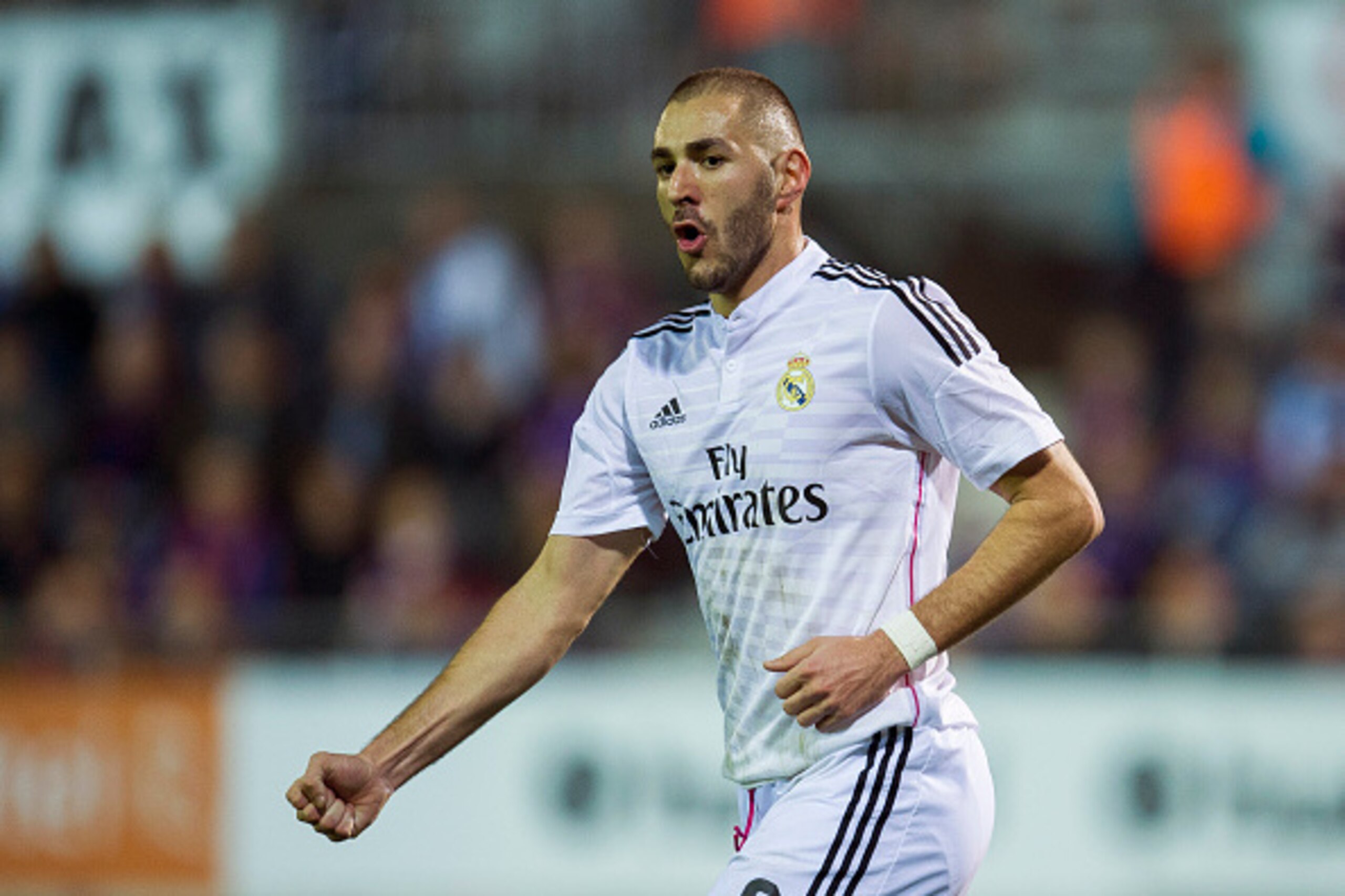 EIBAR, SPAIN - NOVEMBER 22:  Karim Benzema of Real Madrid celebrates after scoring during the La Liga match between SD Eibar and Real Madrid at Ipurua Municipal Stadium on November 22, 2014 in Eibar, Spain.  (Photo by Juan Manuel Serrano Arce/Getty Images