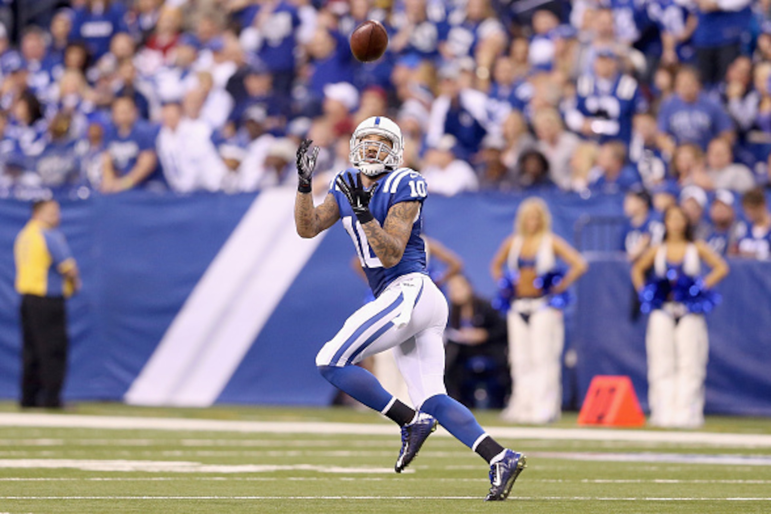 INDIANAPOLIS, IN - NOVEMBER 30:  Donte Moncrief #10 of the Indianapolis Colts catches a pass for a touchdown during the game against the Washington Redskins at Lucas Oil Stadium on November 30, 2014 in Indianapolis, Indiana.  (Photo by Andy Lyons/Getty Im