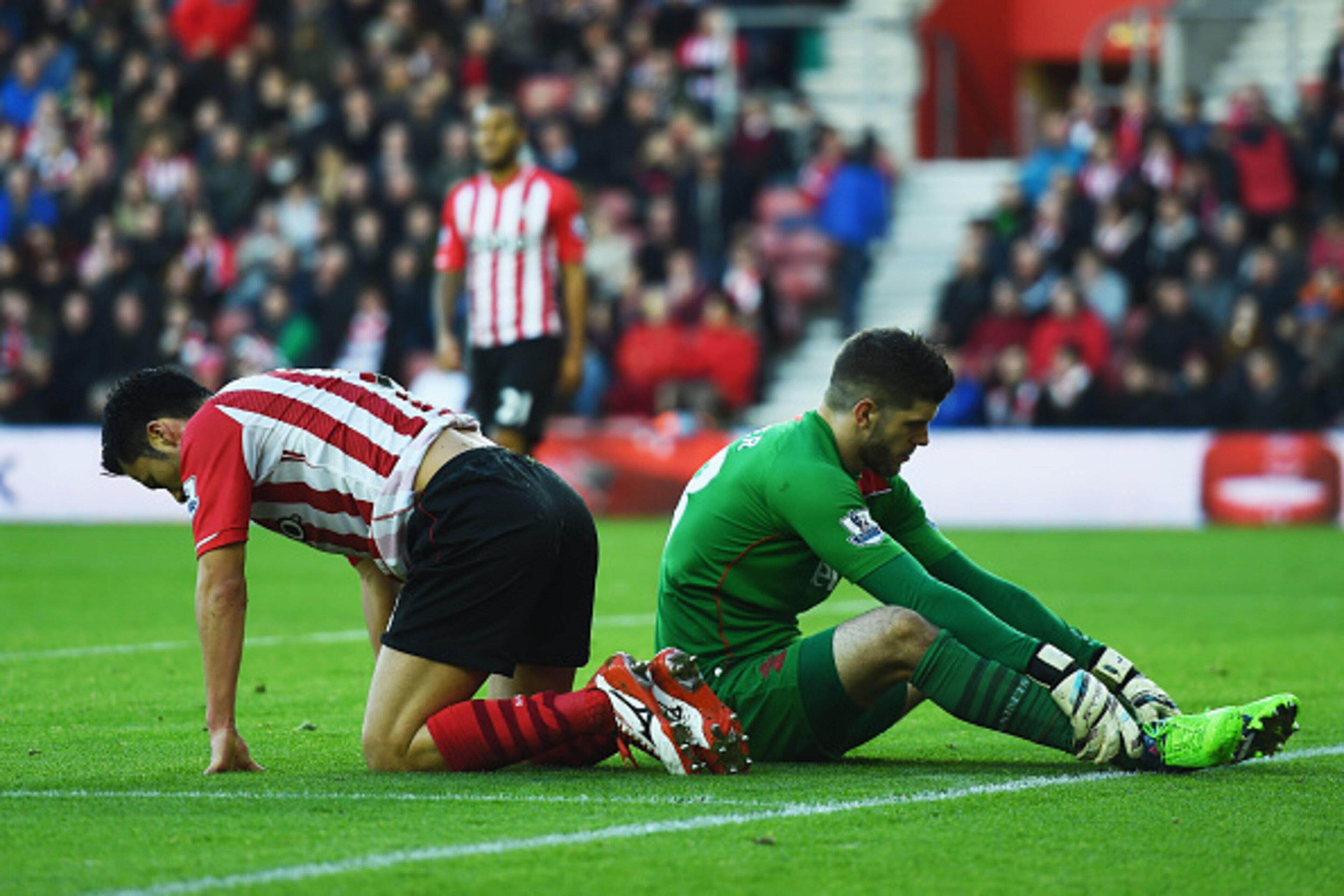 SOUTHAMPTON, ENGLAND - NOVEMBER 30:  Fraser Forster and Maya Yoshida of Southampton look dejected after conceding a goal during the Barclays Premier League match between Southampton and Manchester City at St Mary's Stadium on November 30, 2014 in Southamp