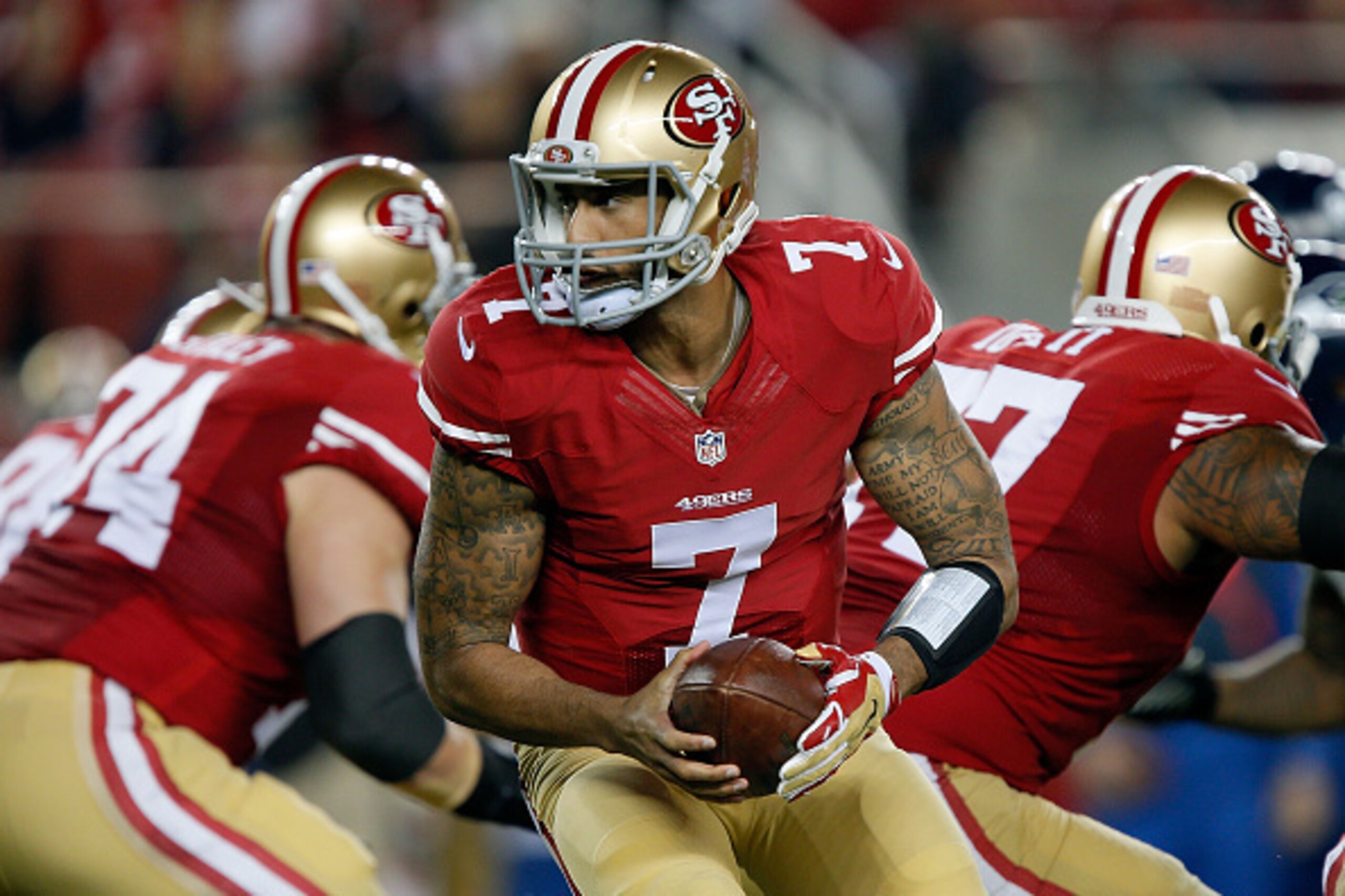 SANTA CLARA, CA - NOVEMBER 27:  Colin Kaepernick #7 of the San Francisco 49ers looks to hand off in the first half against the Seattle Seahawks at Levi's Stadium on November 27, 2014 in Santa Clara, California.  (Photo by Brian Bahr/Getty Images)