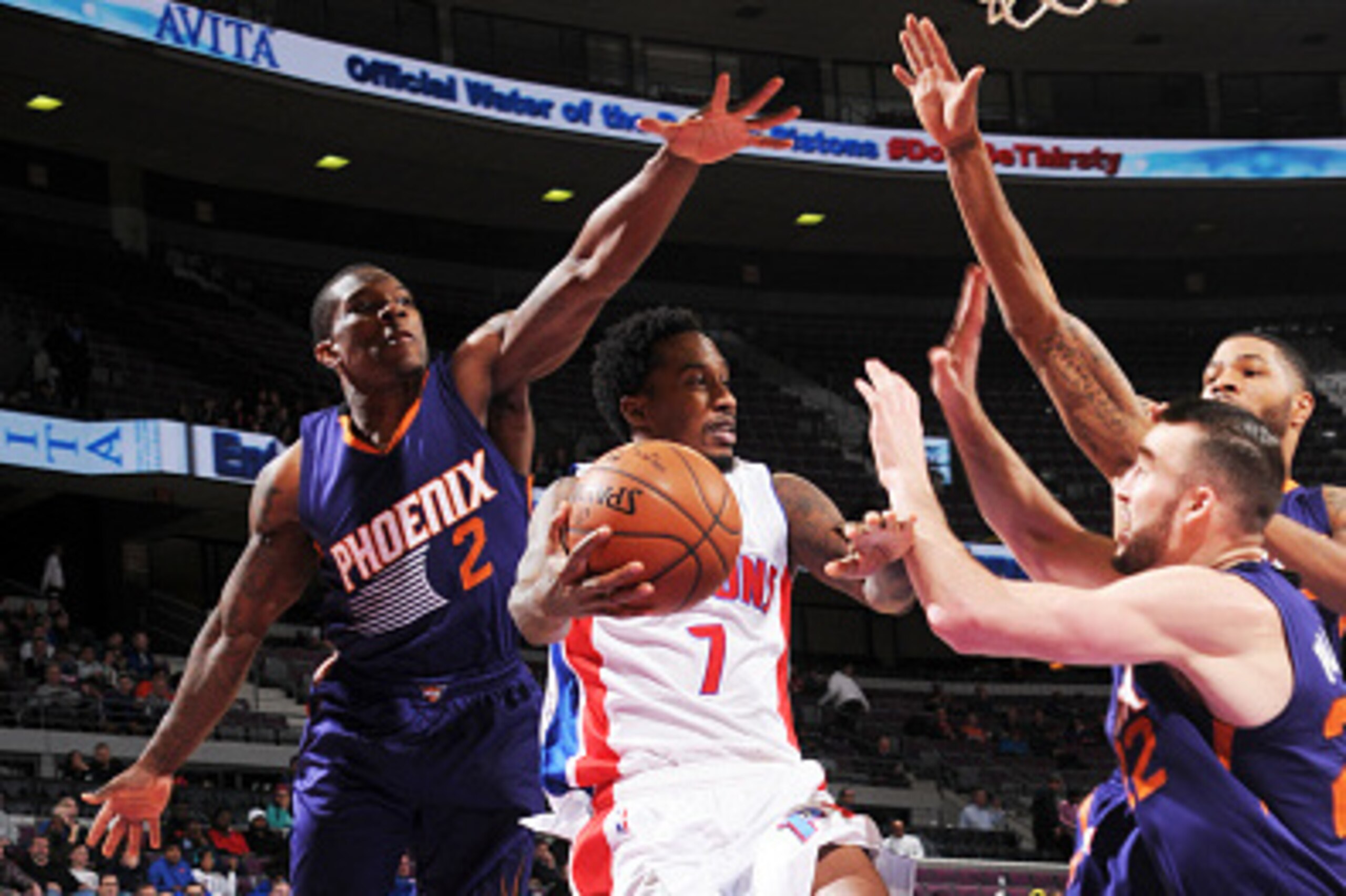 AUBURN HILLS, MI - NOVEMBER 19: Brandon Jennings #7 of the Detroit Pistons handles the ball against the Phoenix Suns during the game on November 19, 2014 at The Palace of Auburn Hills in Auburn Hills, Michigan. NOTE TO USER: User expressly acknowledges an