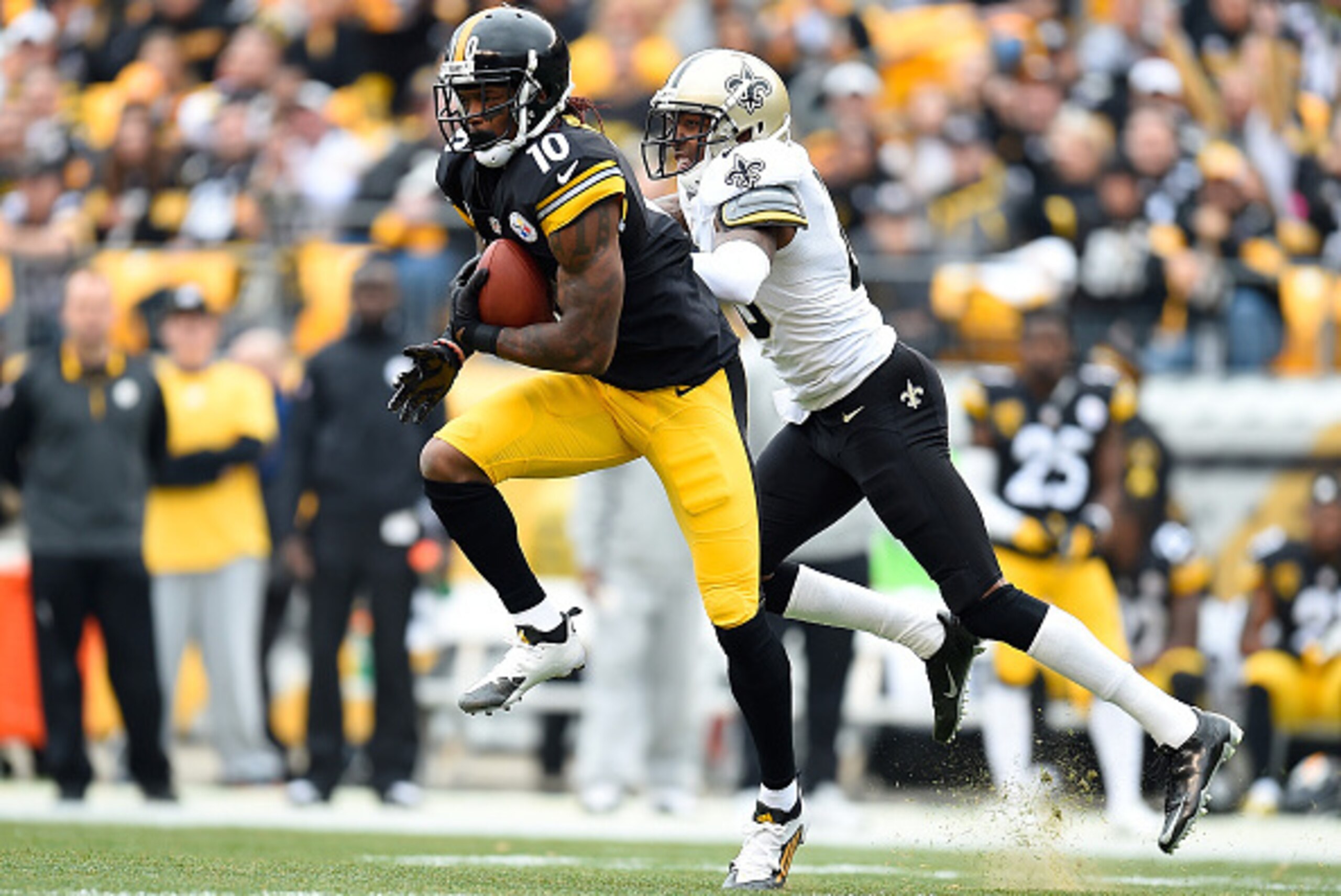 PITTSBURGH, PA - NOVEMBER 30:  Martavis Bryant #10 of the Pittsburgh Steelers makes a catch in front of Keenan Lewis #28 of the New Orleans Saints during the first quarter at Heinz Field on November 30, 2014 in Pittsburgh, Pennsylvania.  (Photo by Joe Sar