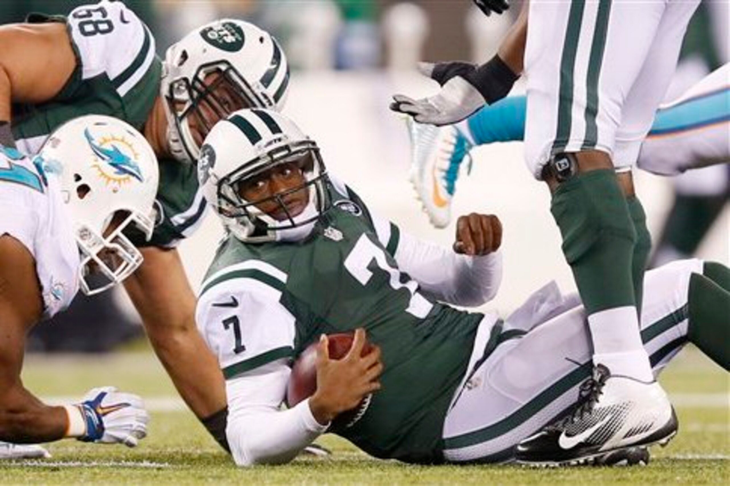 Geno Smith never had a chance behind his protection.