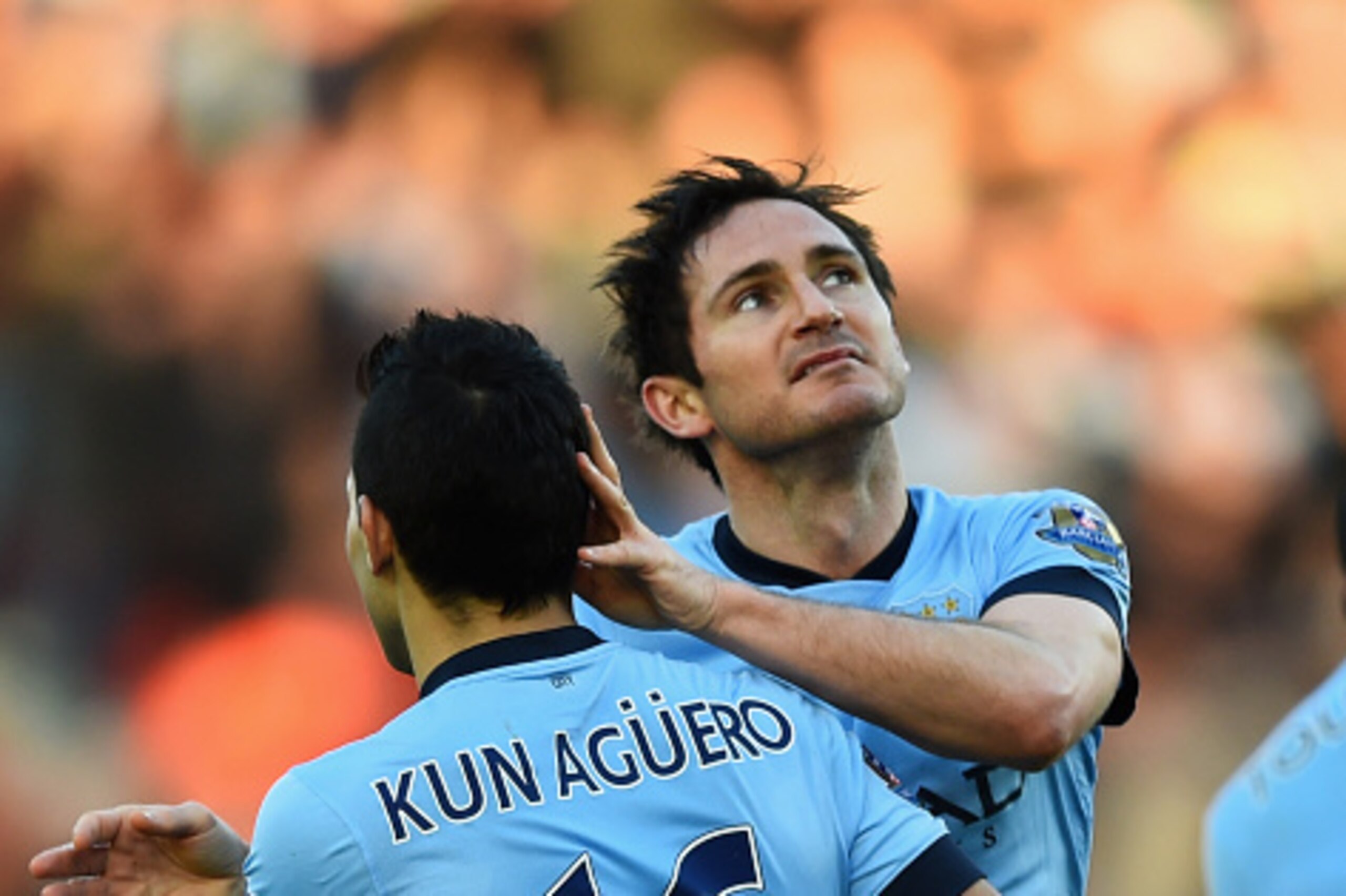 SOUTHAMPTON, ENGLAND - NOVEMBER 30:  Frank Lampard of Manchester City celebrates Sergio Aguero as he scores their second goal during the Barclays Premier League match between Southampton and Manchester City at St Mary's Stadium on November 30, 2014 in Sou