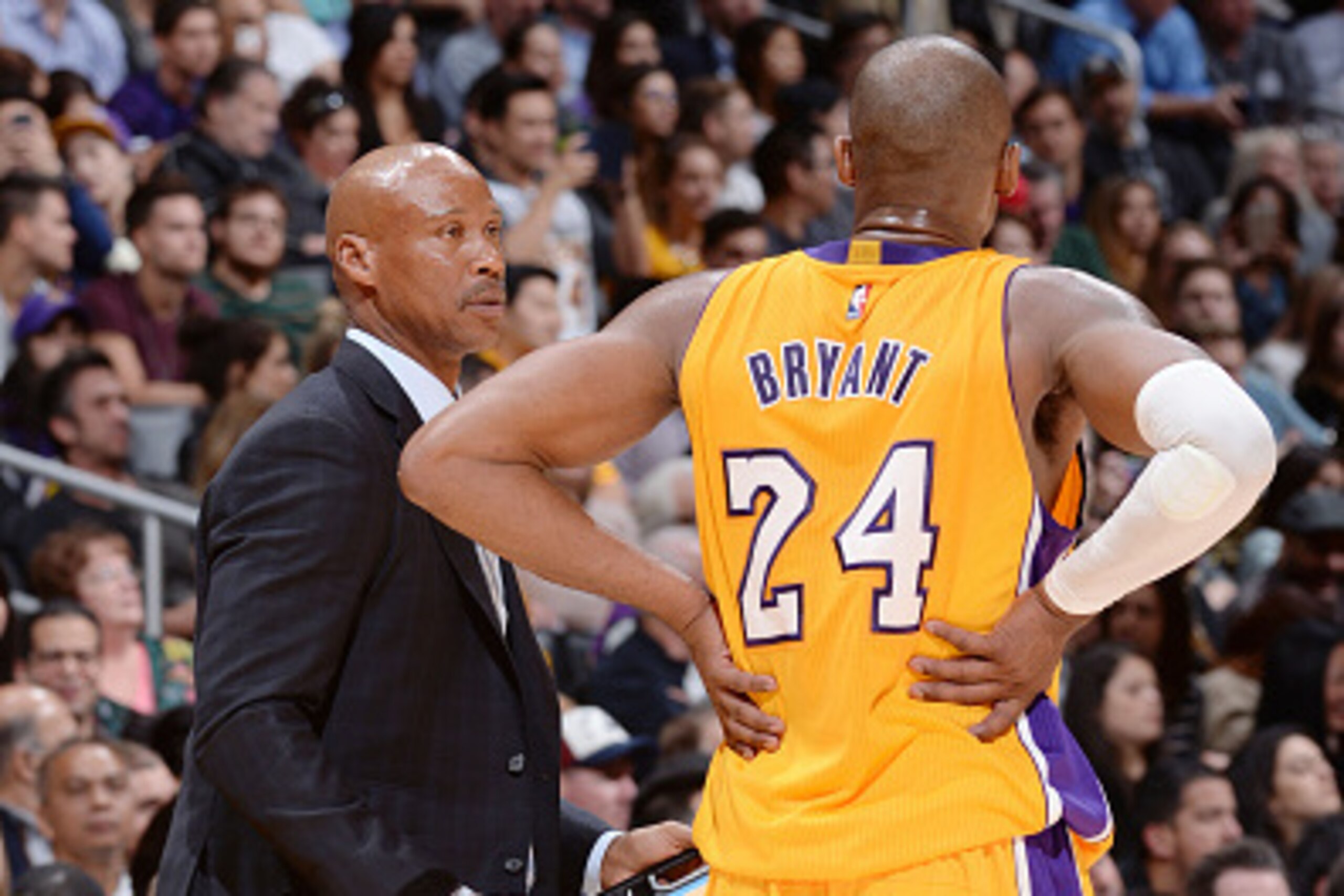 LOS ANGELES, CA - NOVEMBER 04: The Los Angeles Lakers head coach Byron Scott talks to Kobe Bryant #24 during the game against the Phoenix Suns at STAPLES Center on November 04, 2014 in Los Angeles, California. NOTE TO USER: User expressly acknowledges and